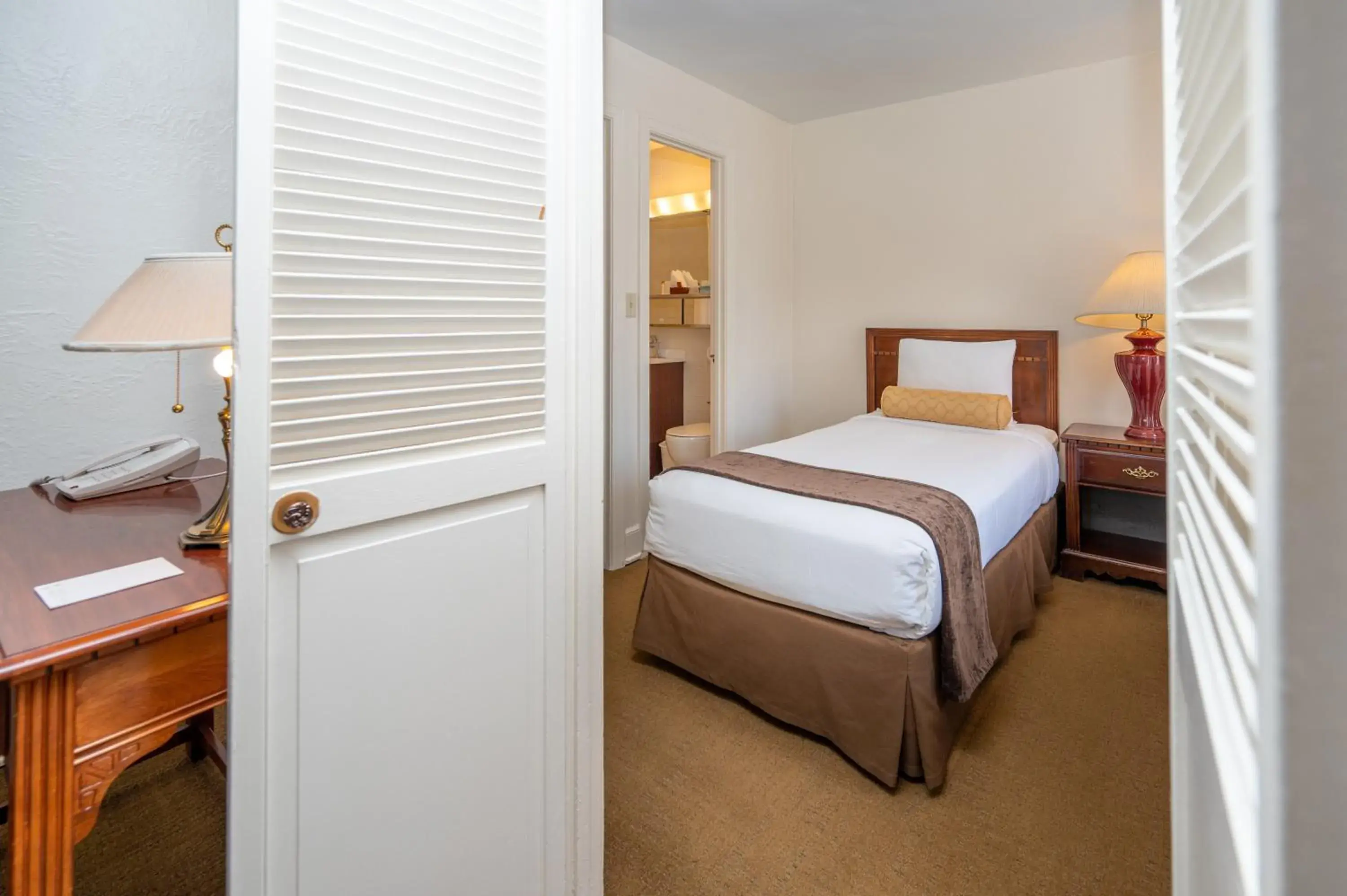 Twin Suite with Two Twin Beds (No Air-Conditioning) in The Baroness Hotel Twin Suite with Two Twin Beds (No Air-Conditioning) in The Baroness Hotel