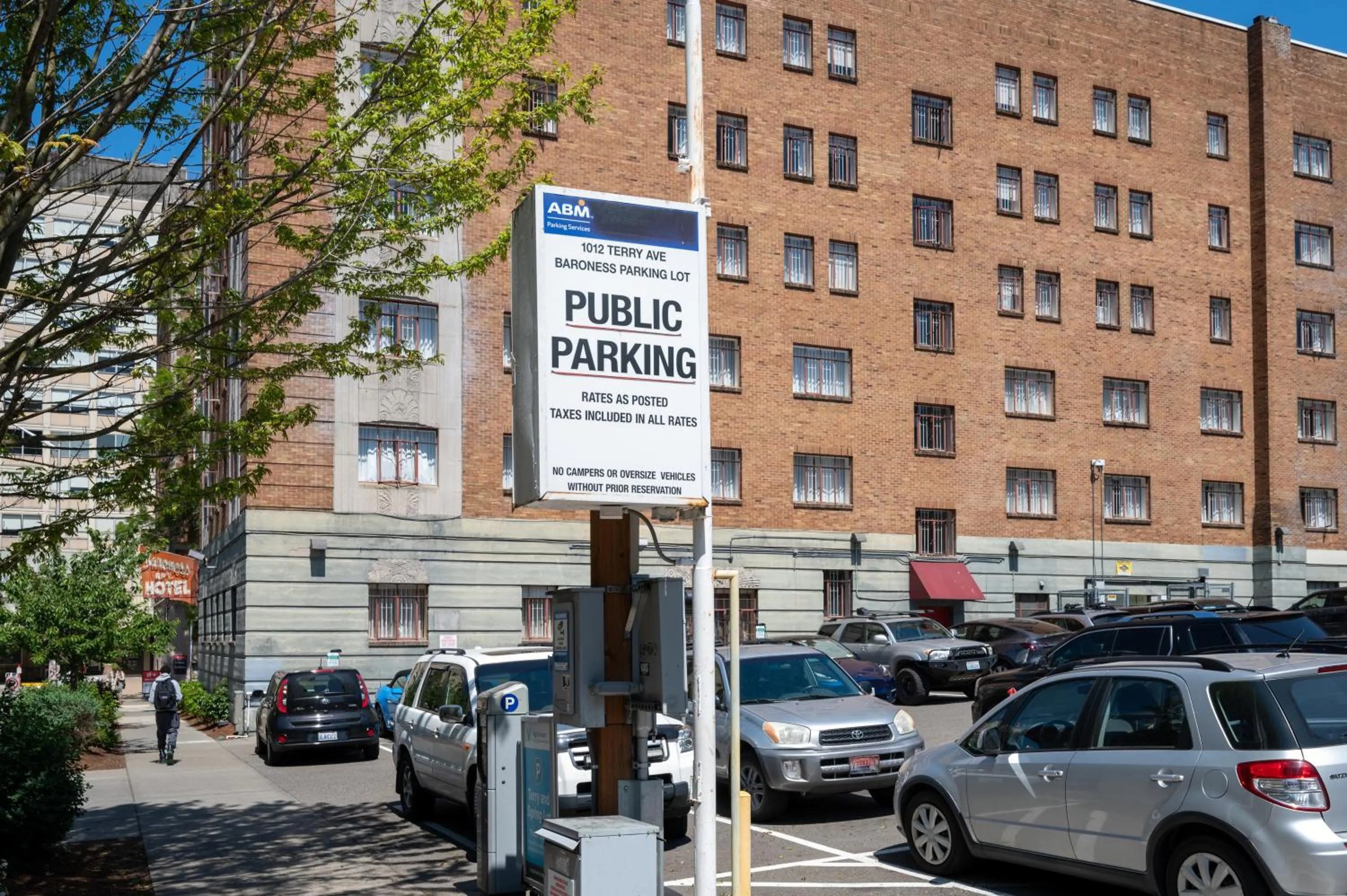 Parking in The Baroness Hotel