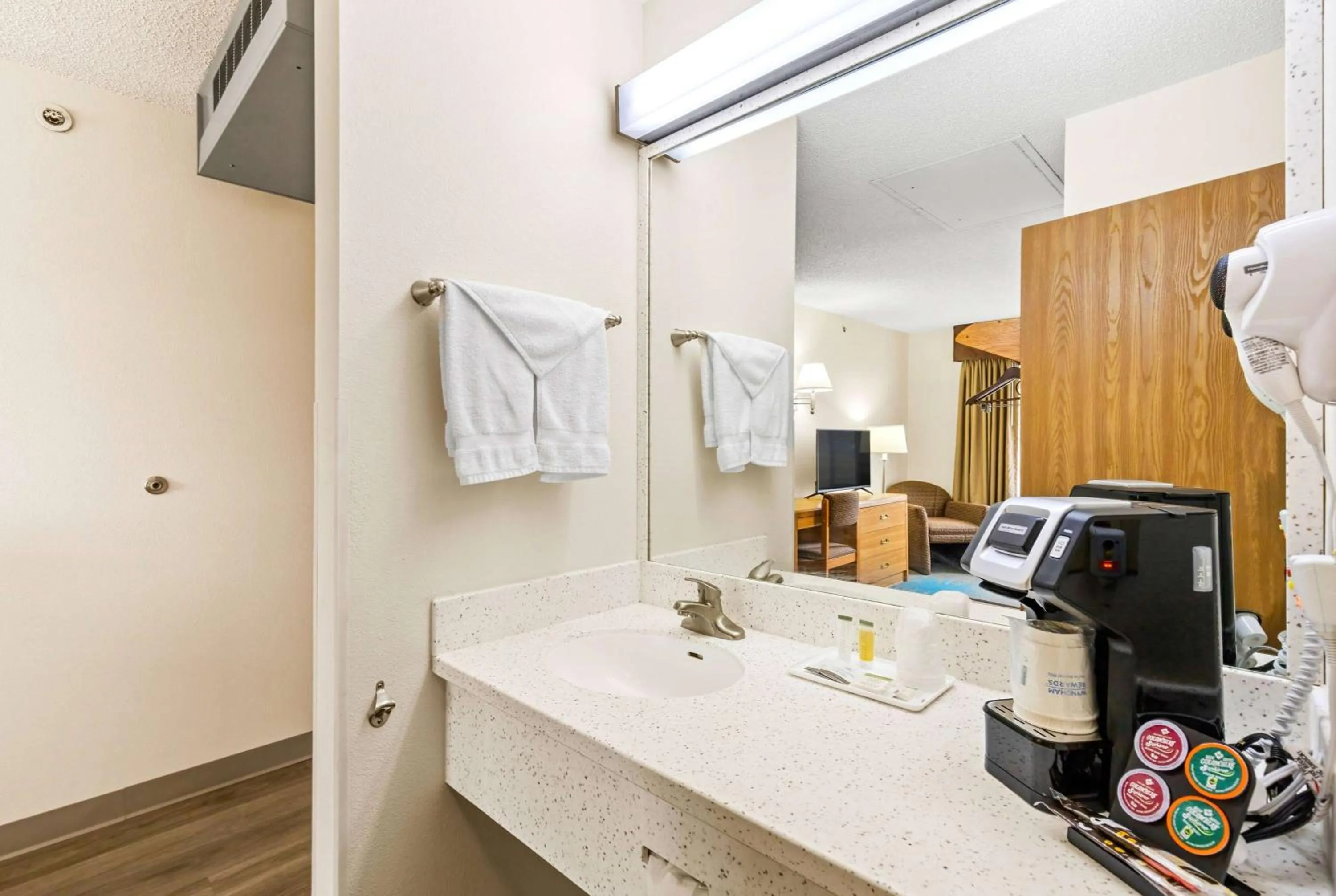 TV and multimedia in Days Inn by Wyndham Great Falls