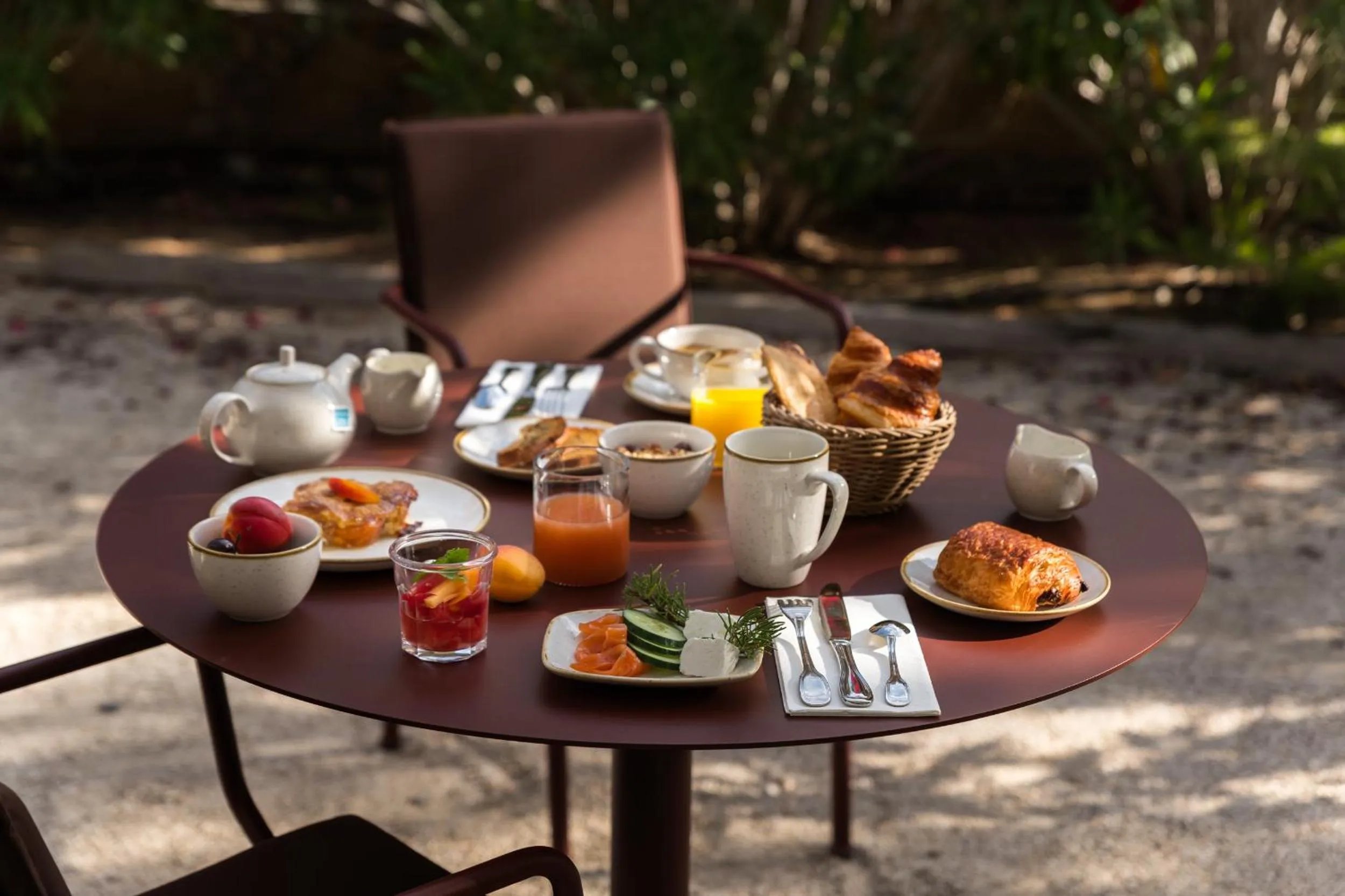 Breakfast in Les Petites Maisons - Hameau des Baux
