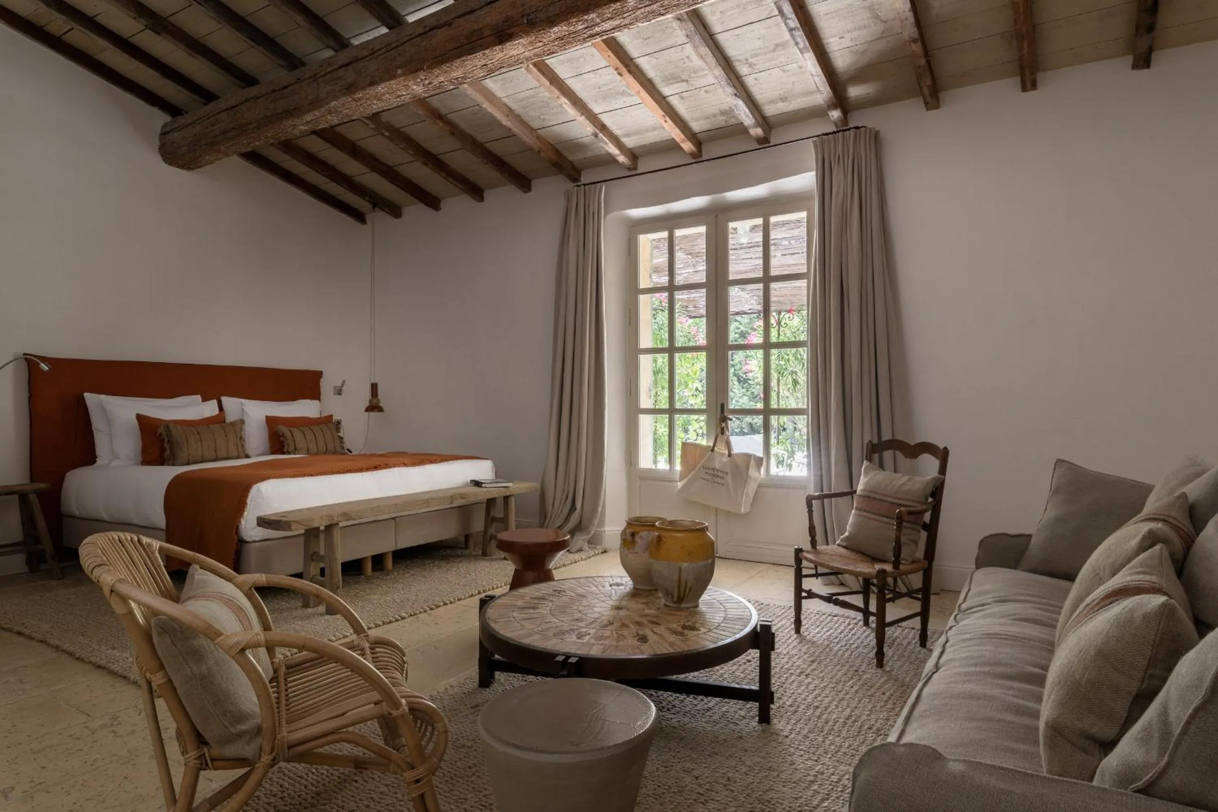Living room, Bed in Les Petites Maisons - Hameau des Baux