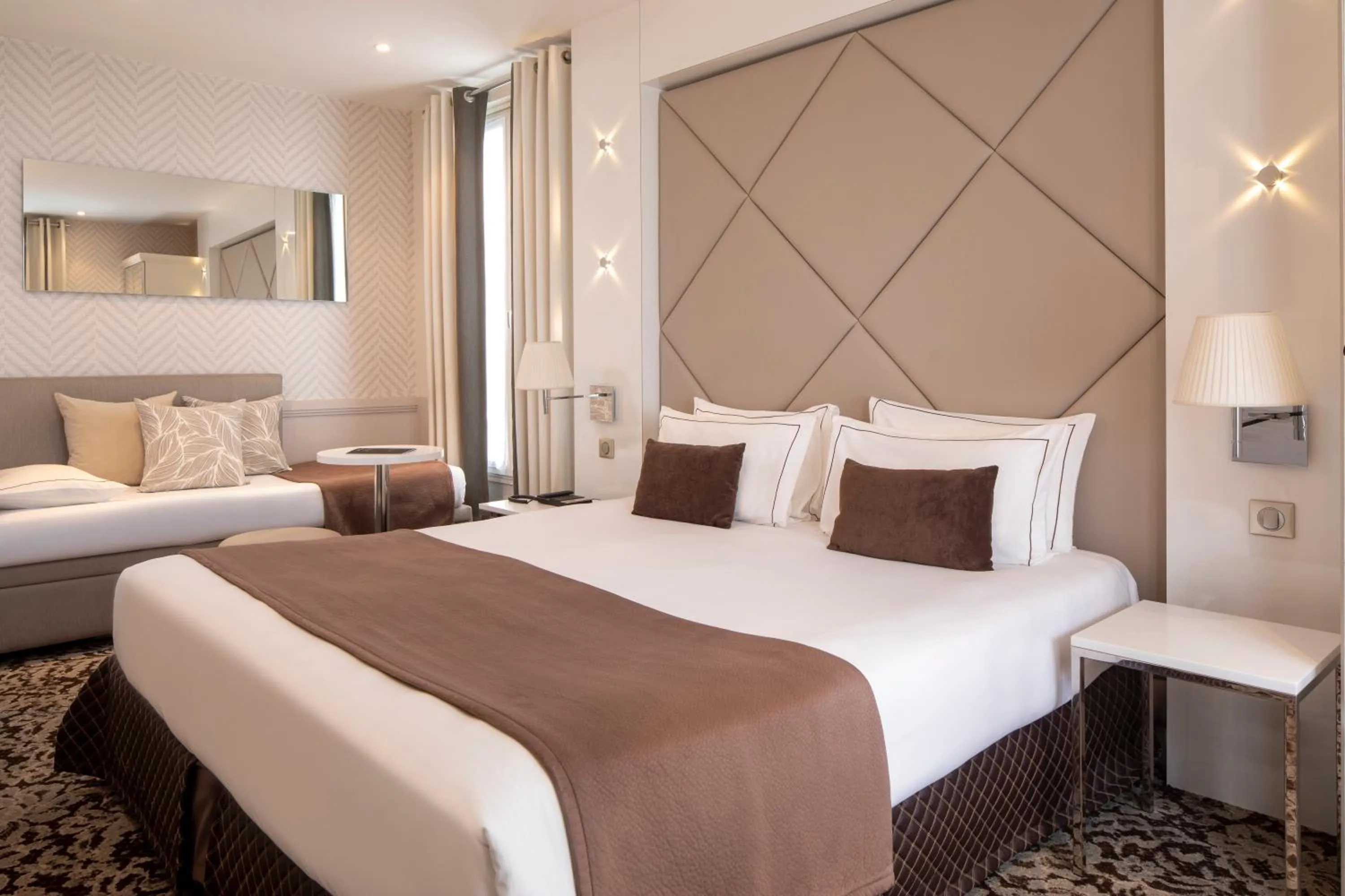 Bed in Longchamp Elysées