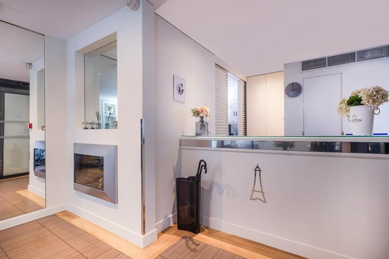 Lobby or reception in Longchamp Elysées Lobby or reception in Longchamp Elysées