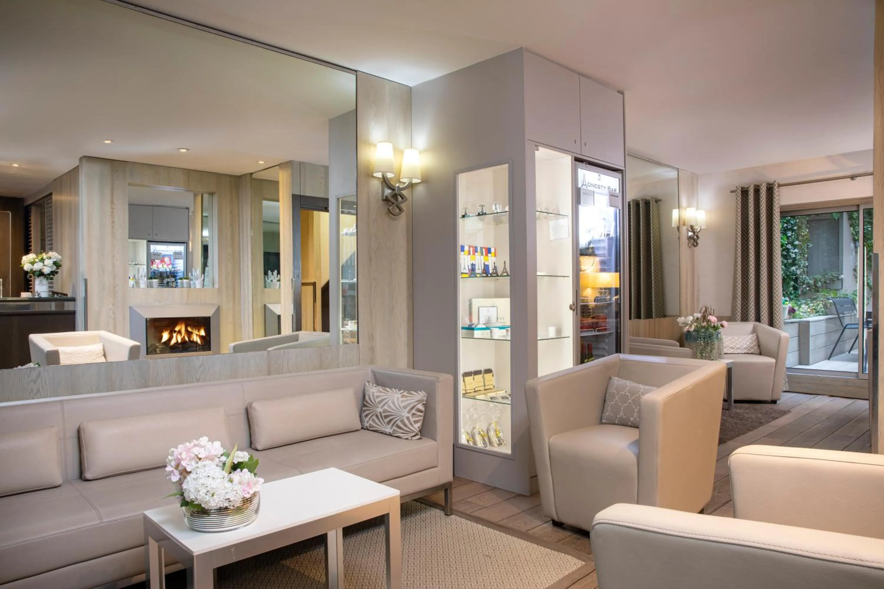 Living room in Longchamp Elysées