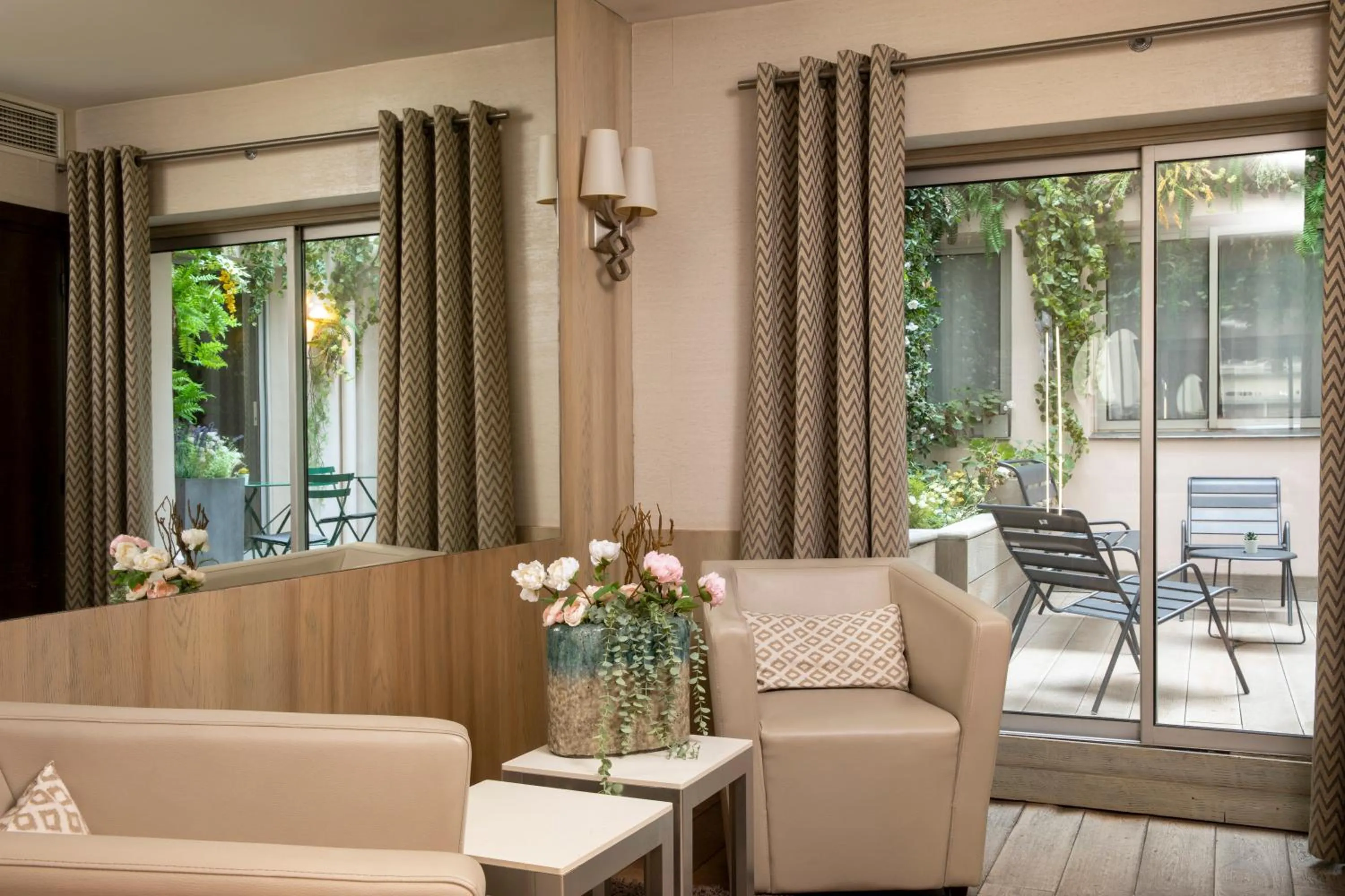 Living room in Longchamp Elysées