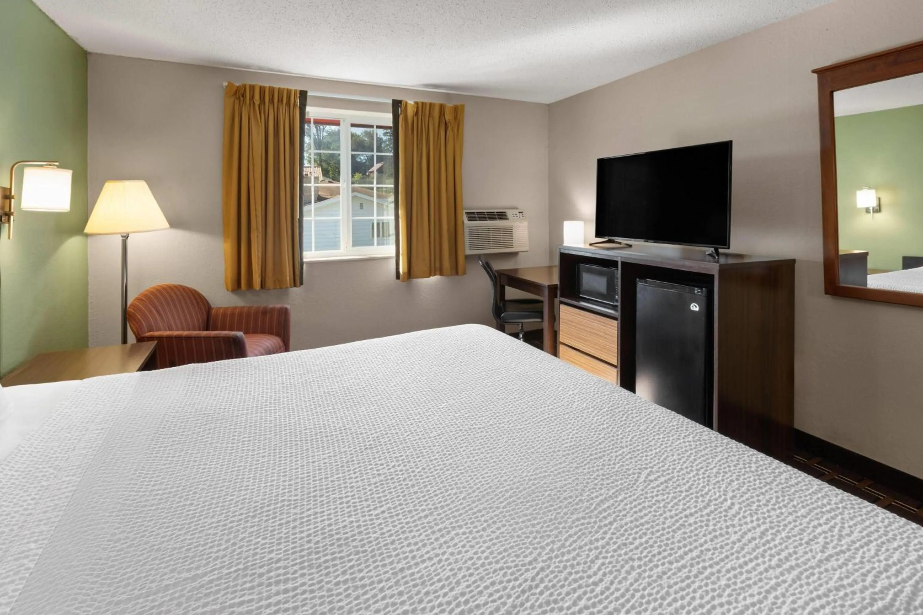 Photo of the whole room, Bed in Super 8 by Wyndham Winona MN