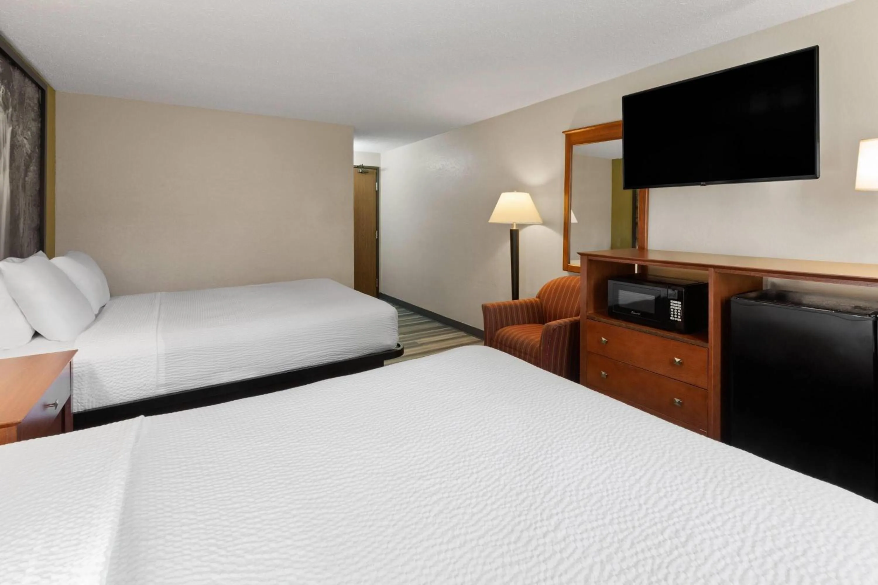 Photo of the whole room, Bed in Super 8 by Wyndham Winona MN