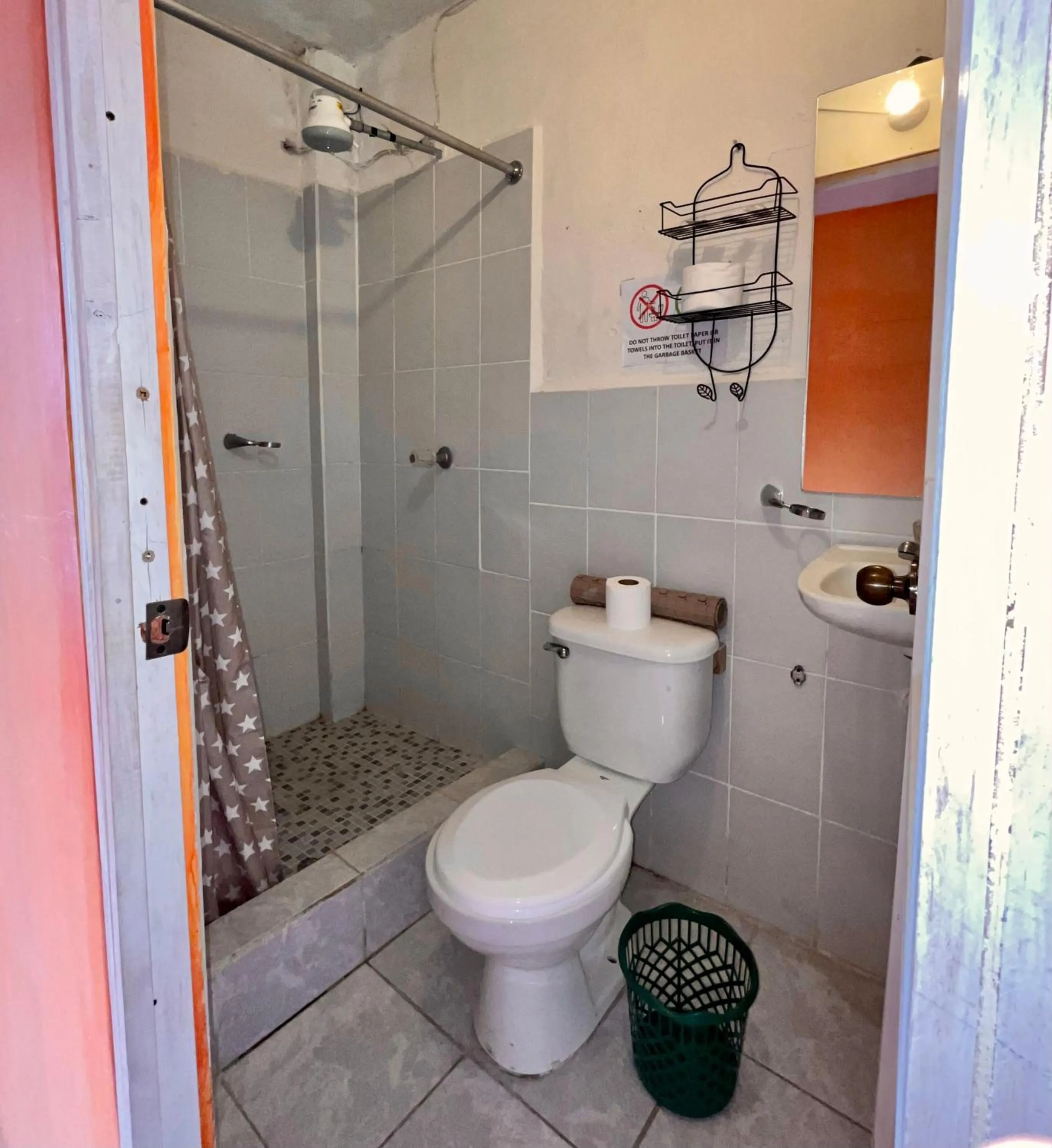 Bathroom in Gutierrez Hotel
