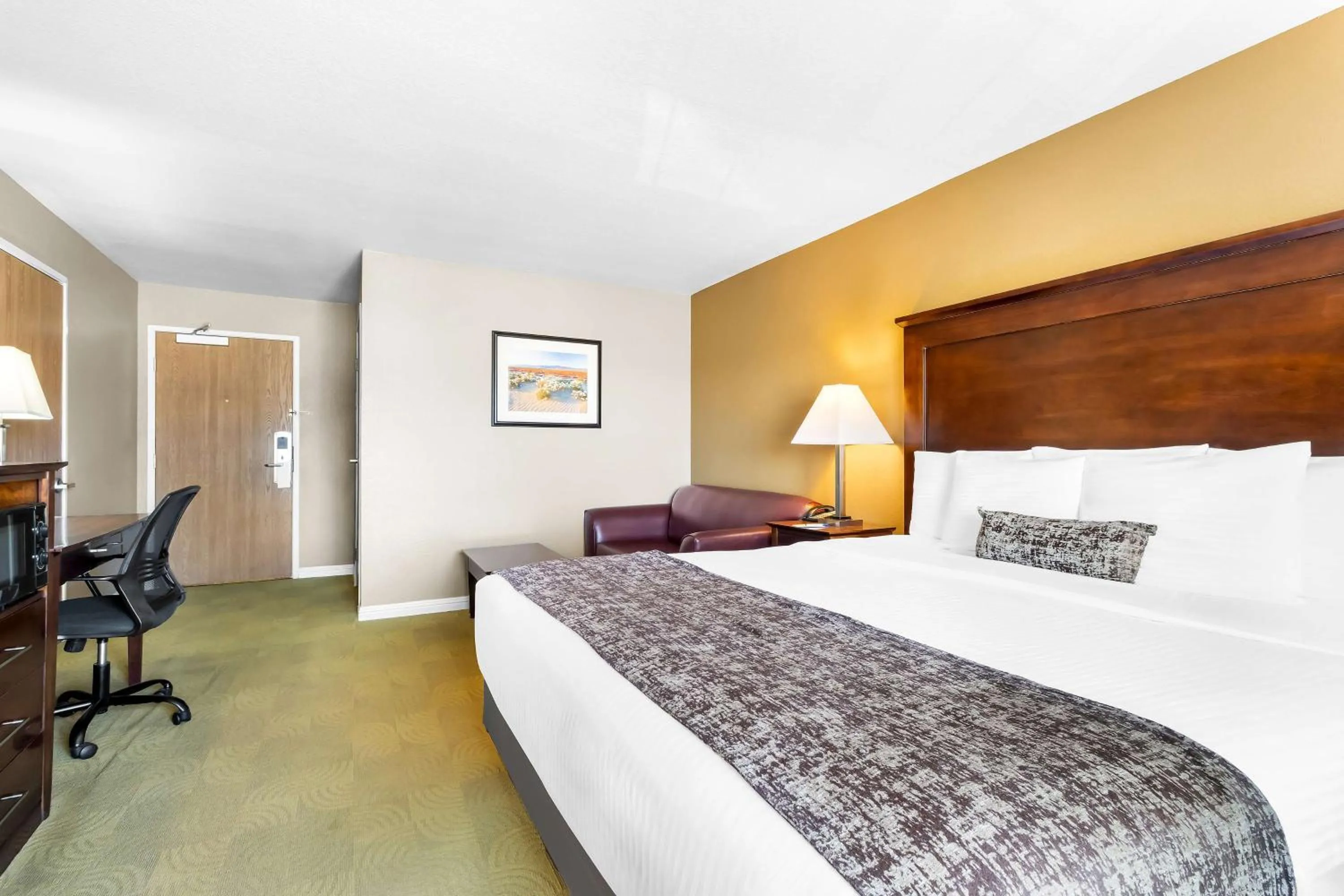 Bedroom, Bed in Best Western California City Inn & Suites