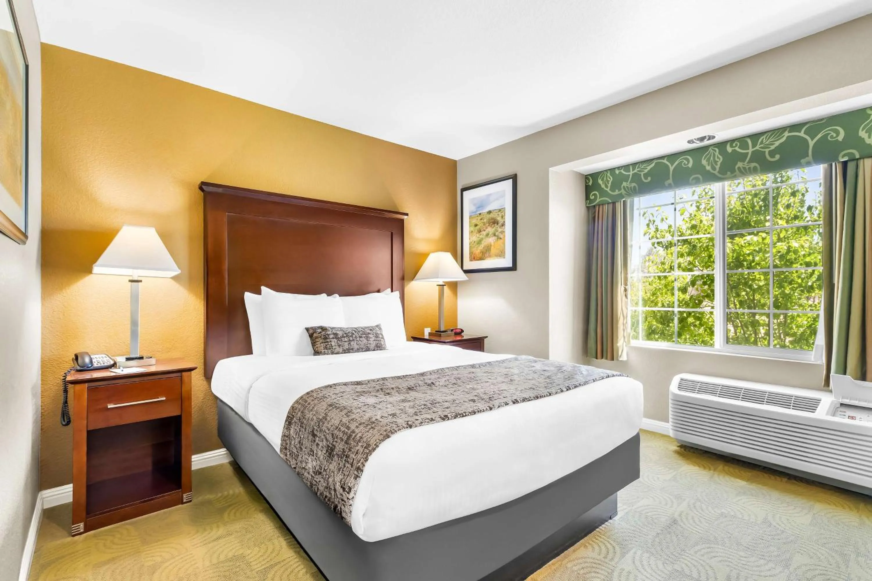 Bedroom, Bed in Best Western California City Inn & Suites