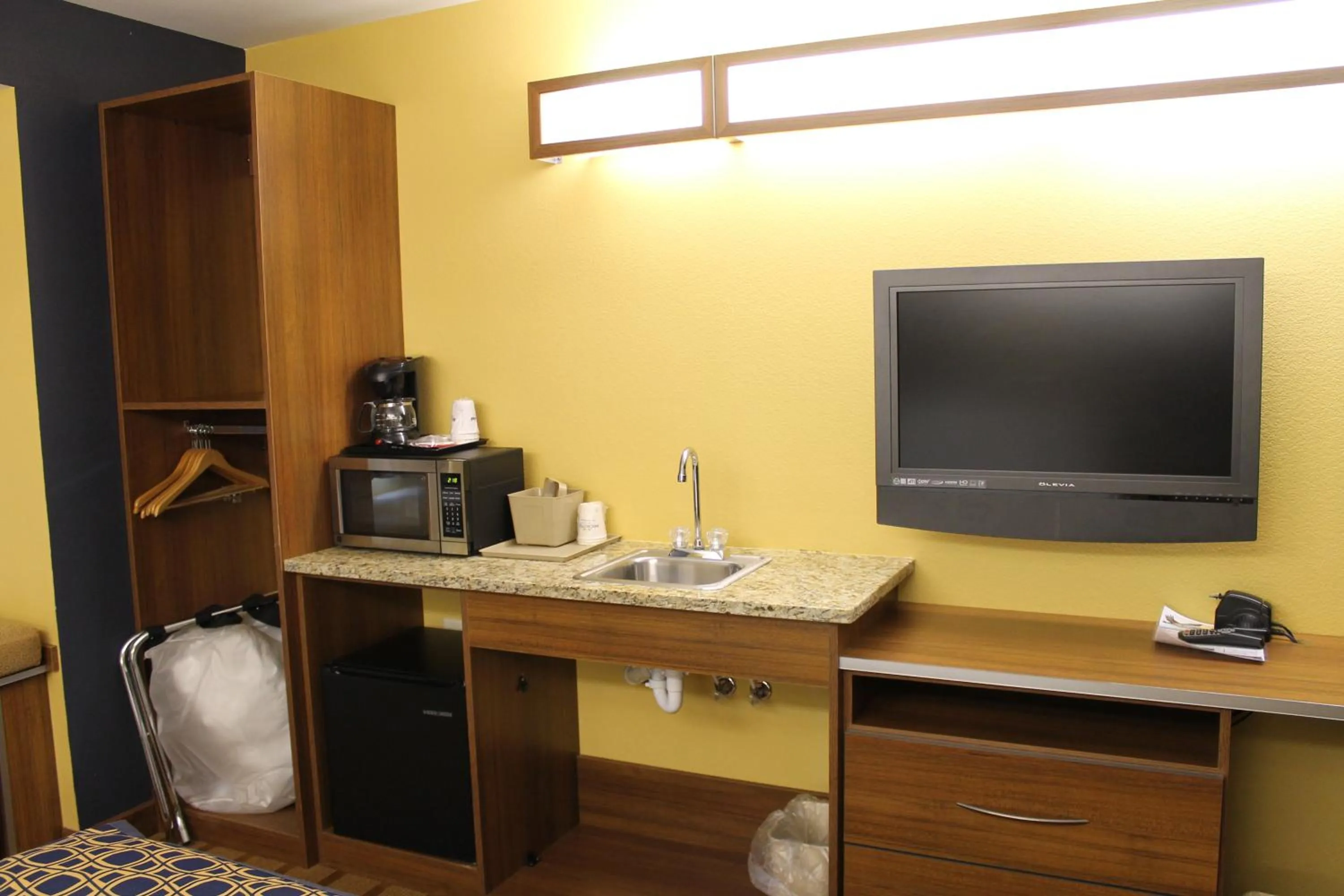 TV and multimedia in Microtel Inn & Suites - Kearney