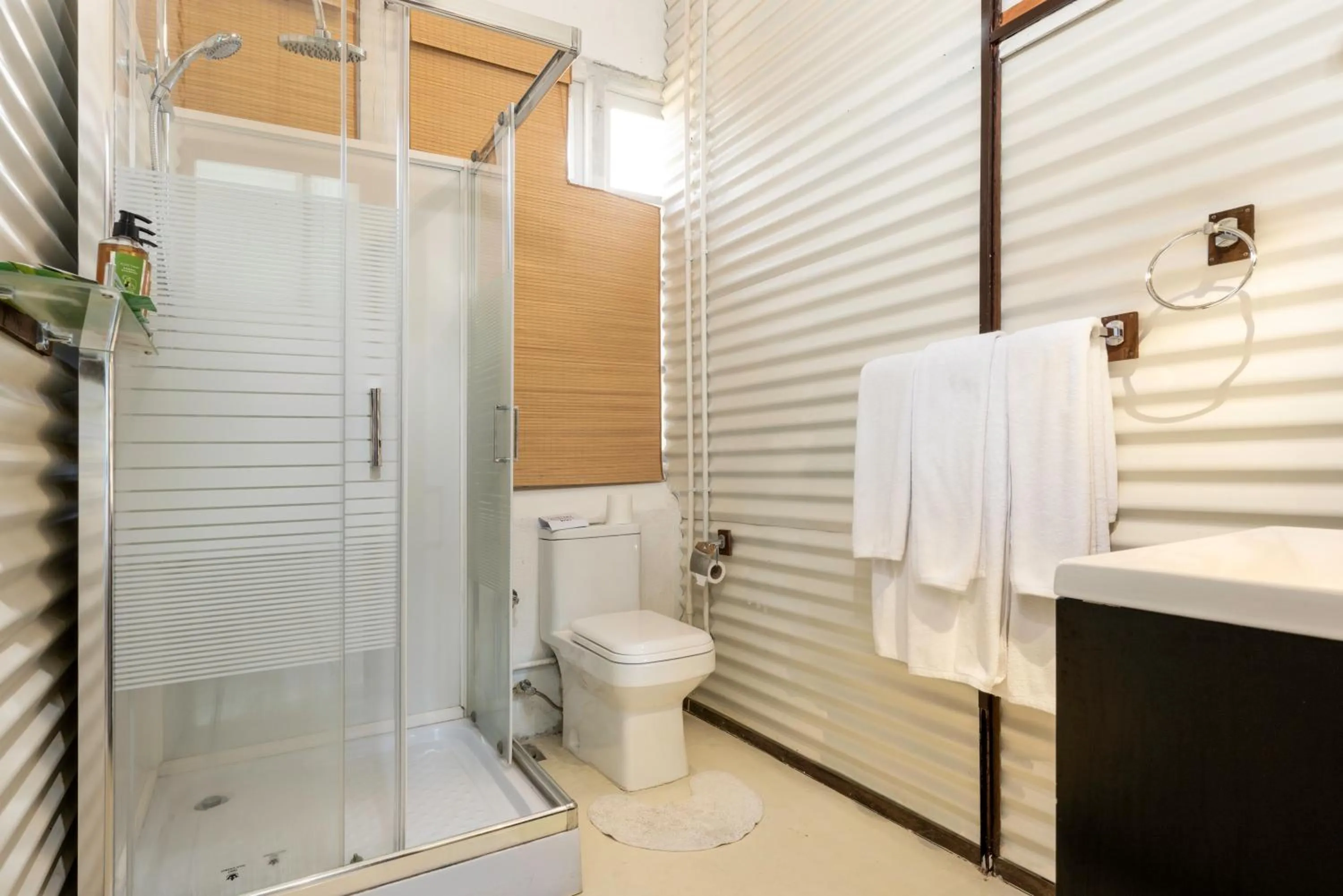 Shower in Tea and Experience Factory - Thema Collection