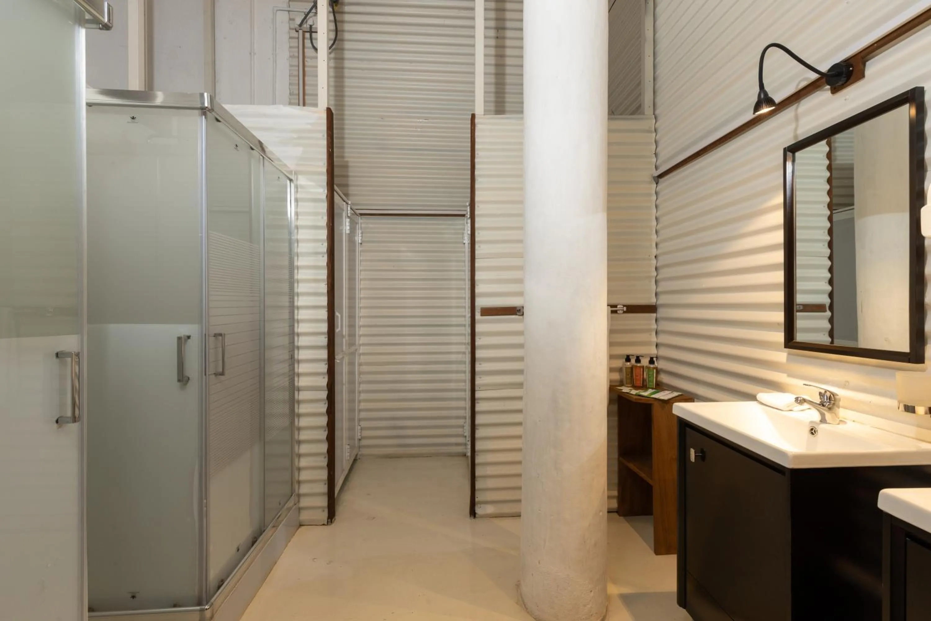 Shower in Tea and Experience Factory - Thema Collection