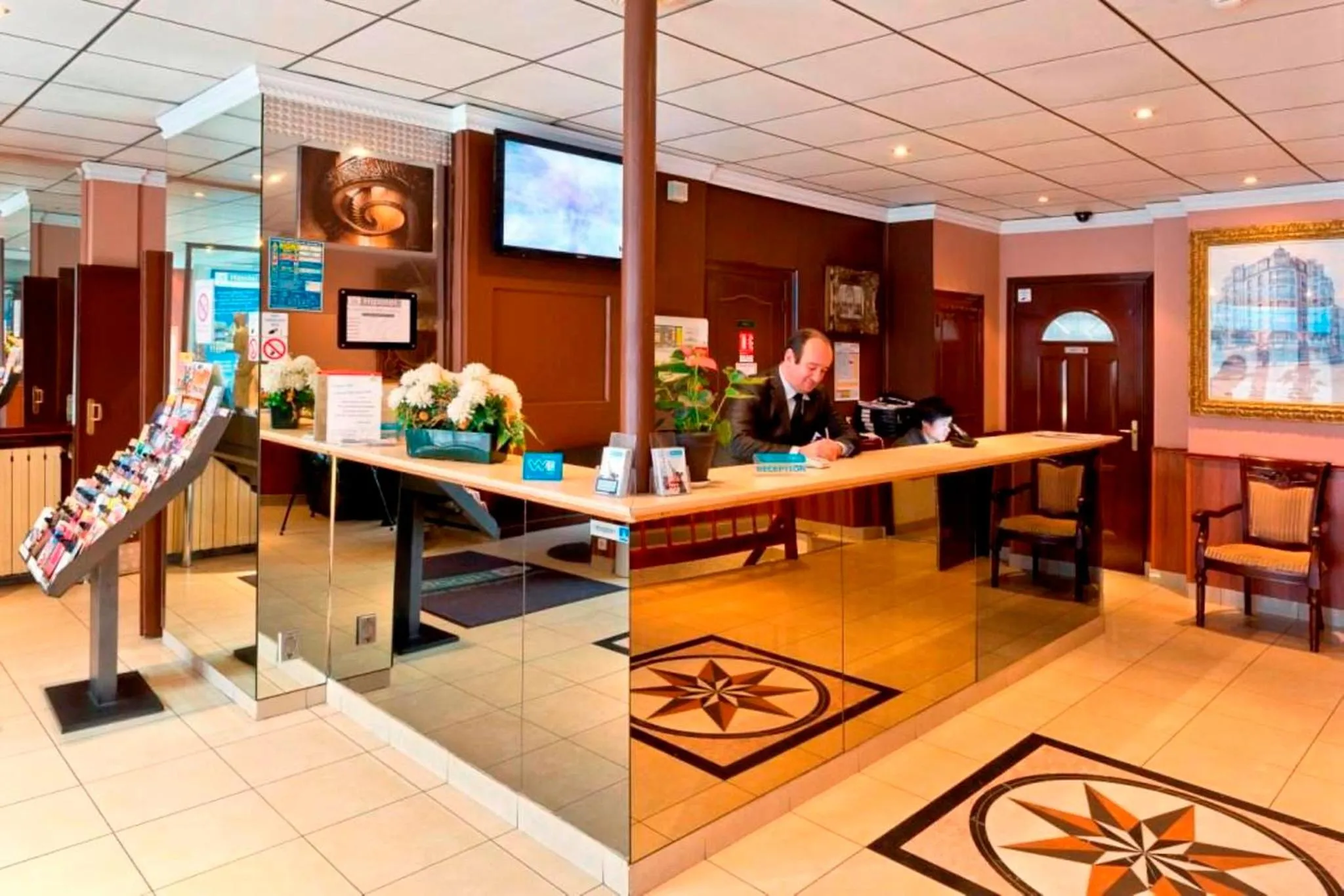 Lobby or reception in Hipotel Paris Printania Maraichers