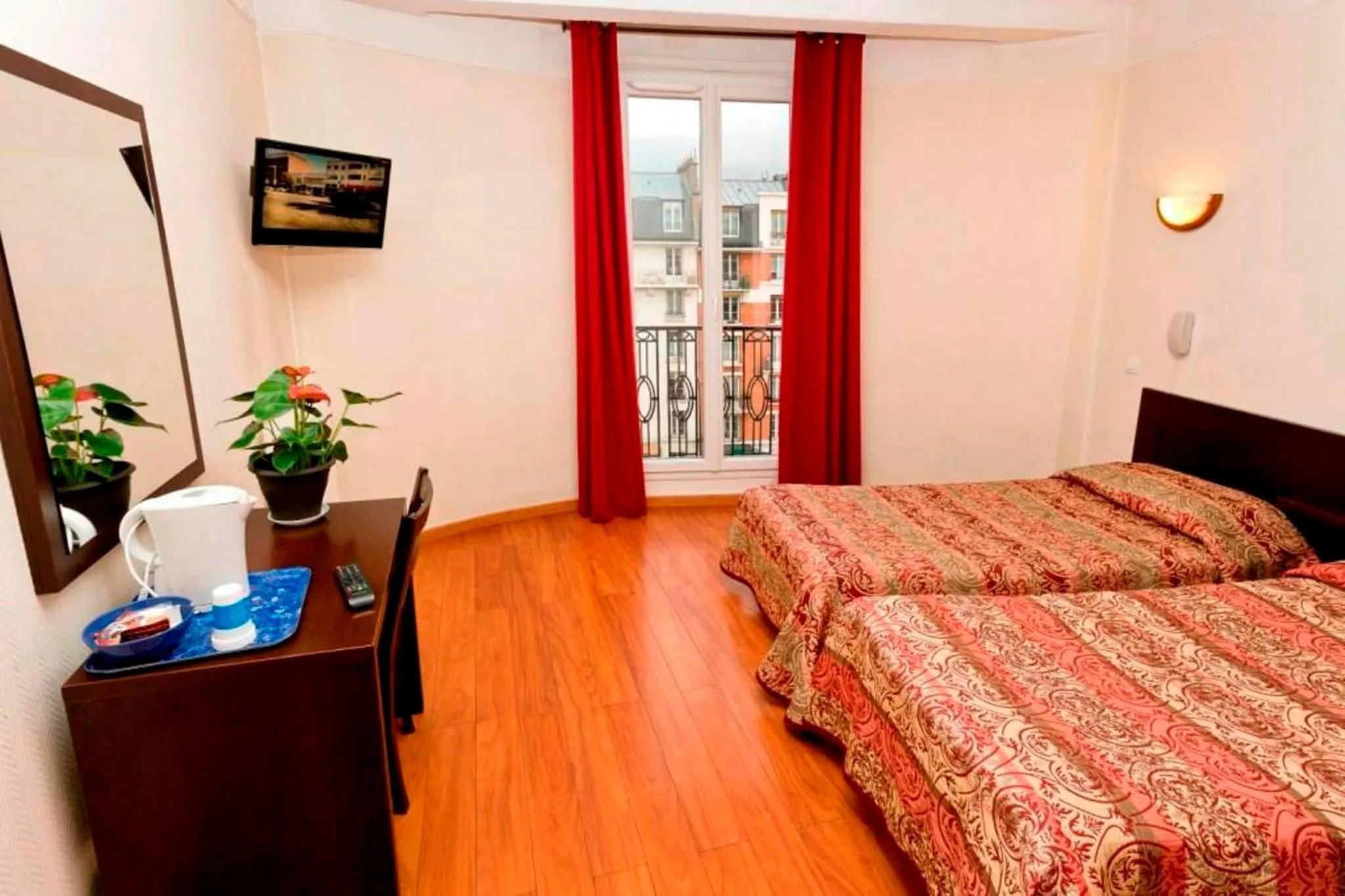 Bed in Hipotel Paris Printania Maraichers