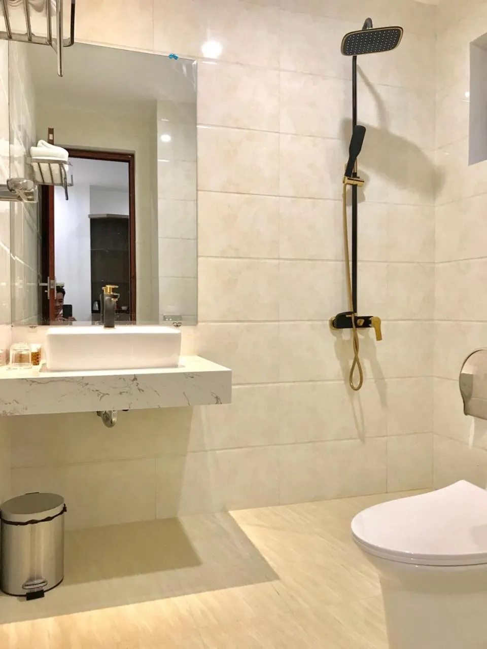 Shower in Windy Hotel Quang Binh