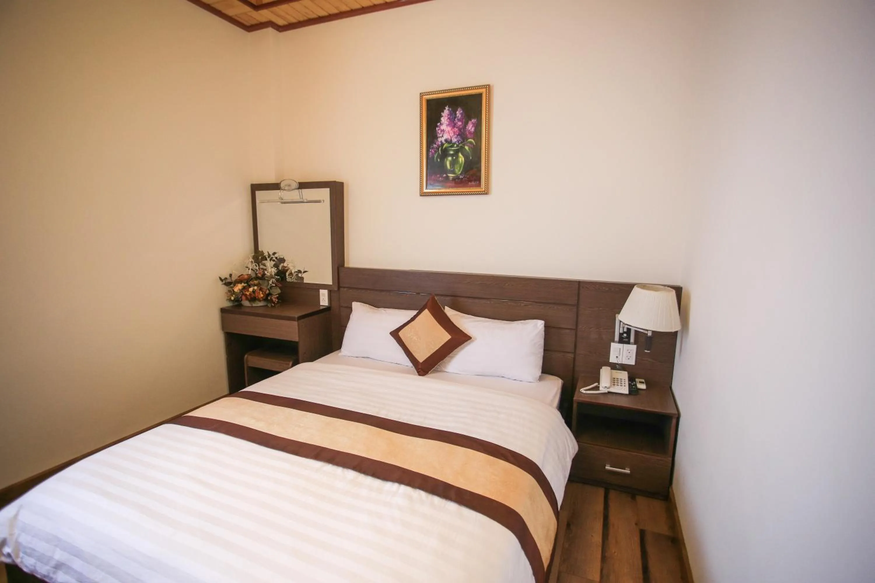 Bed in New Hampton Suits-Tam Xuan Centre Hotel