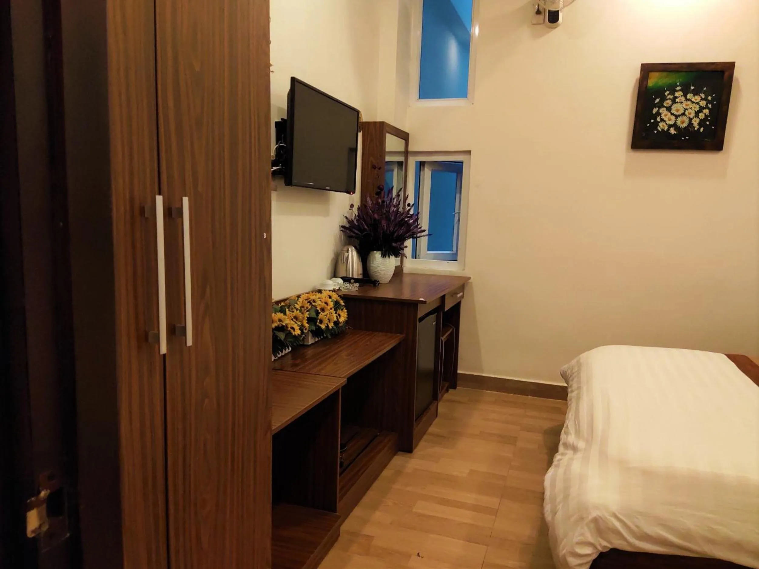 TV and multimedia, Bed in New Hampton Suits-Tam Xuan Centre Hotel