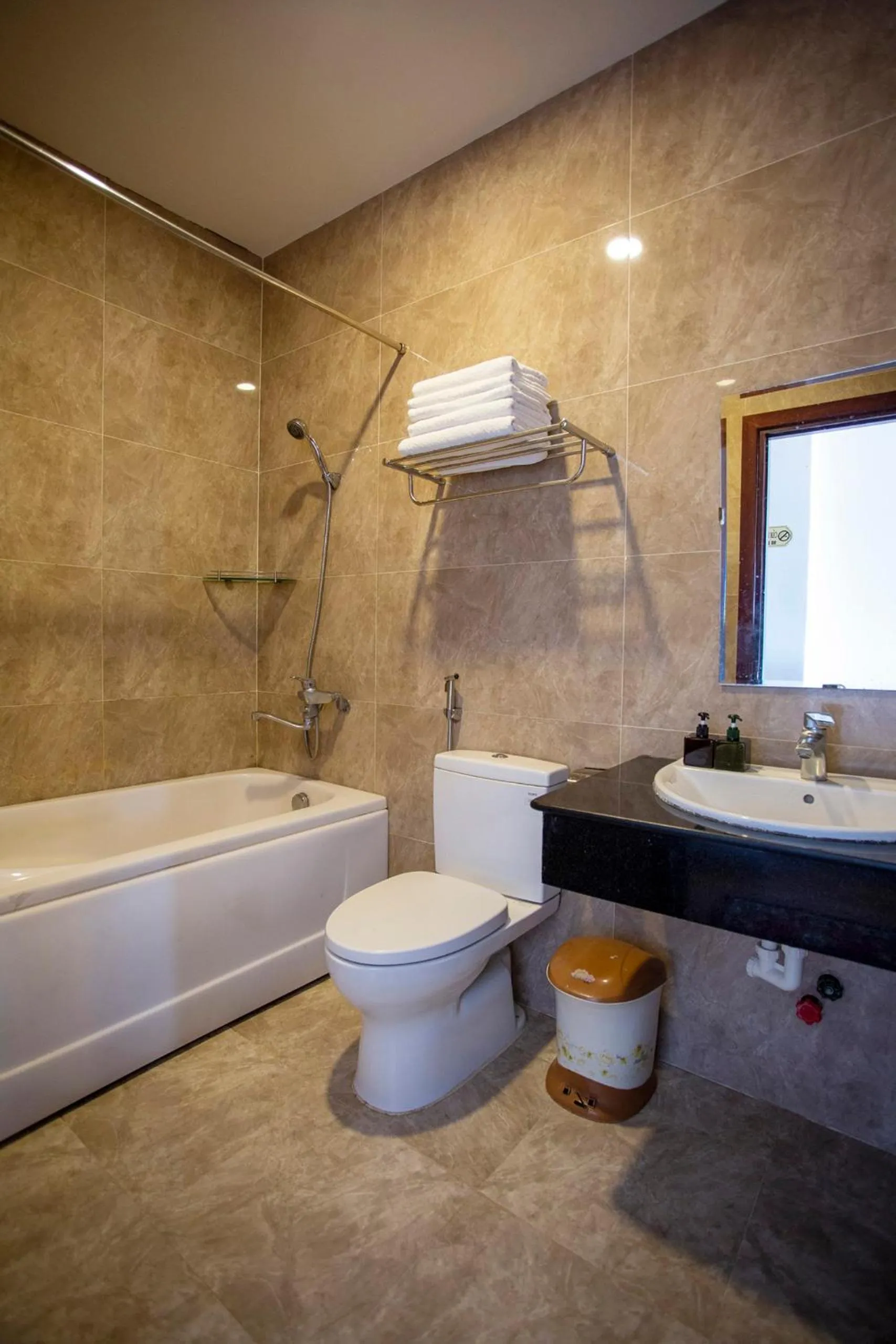 Shower in New Hampton Suits-Tam Xuan Centre Hotel