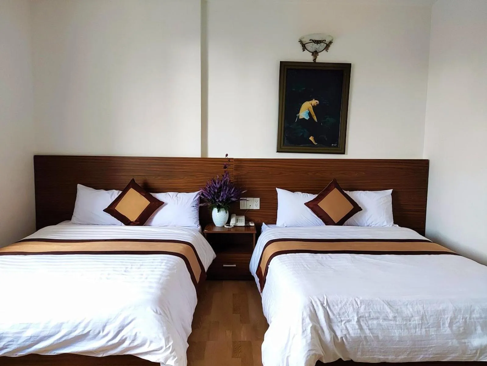 Bed in New Hampton Suits-Tam Xuan Centre Hotel