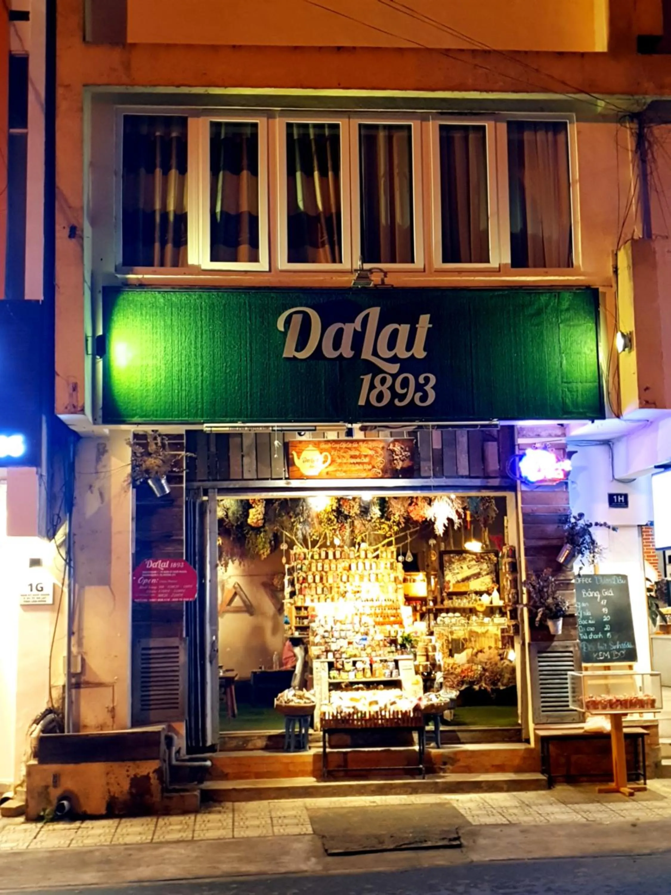 Supermarket/grocery shop in New Hampton Suits-Tam Xuan Centre Hotel