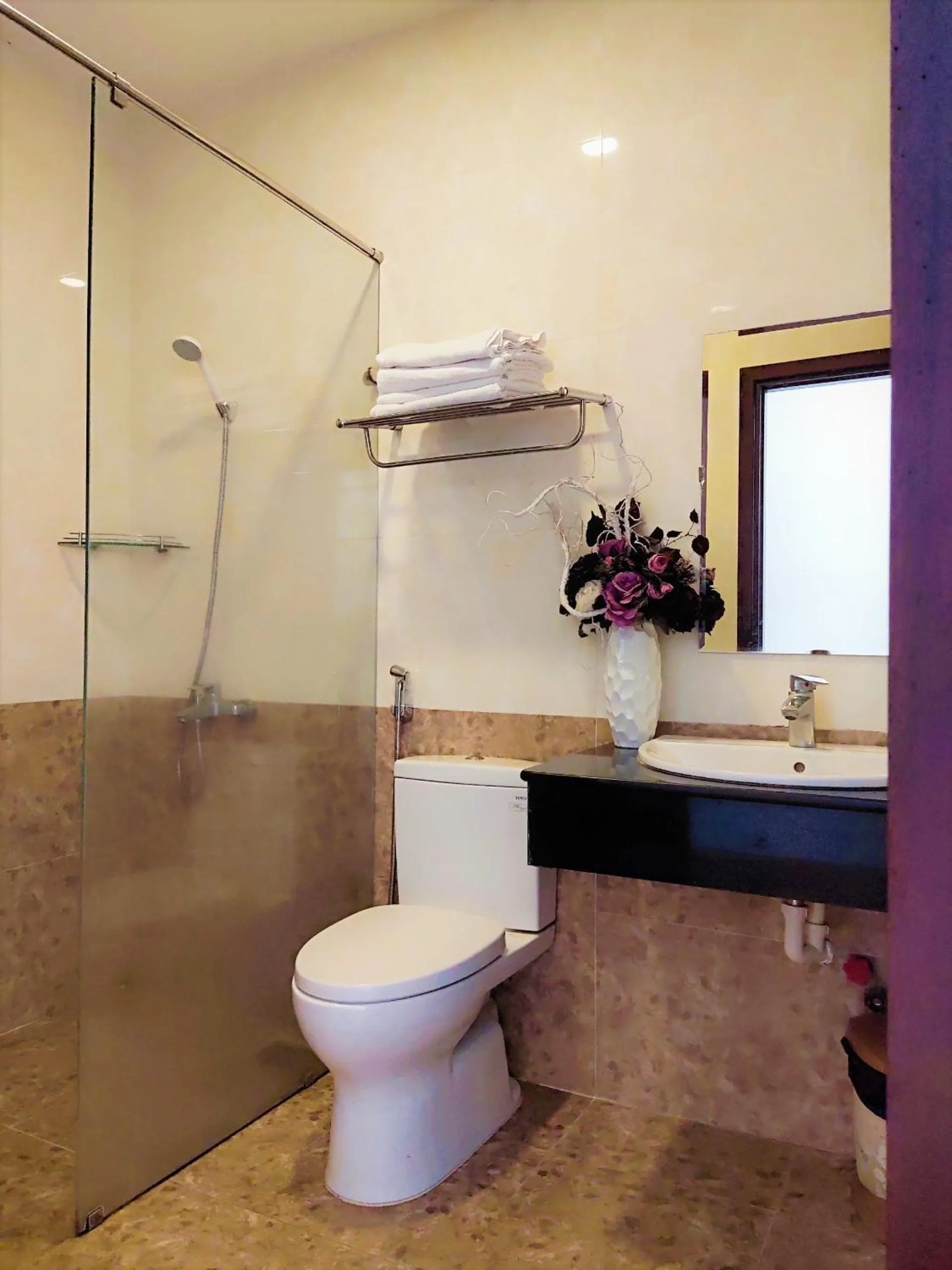 Shower in New Hampton Suits-Tam Xuan Centre Hotel