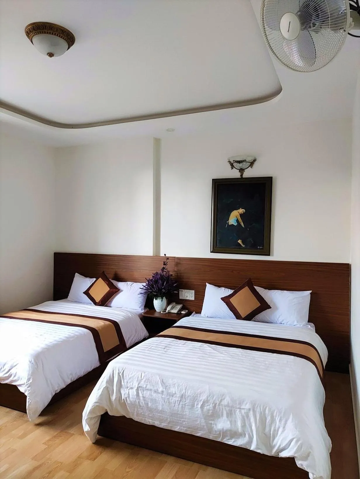 Bed in New Hampton Suits-Tam Xuan Centre Hotel