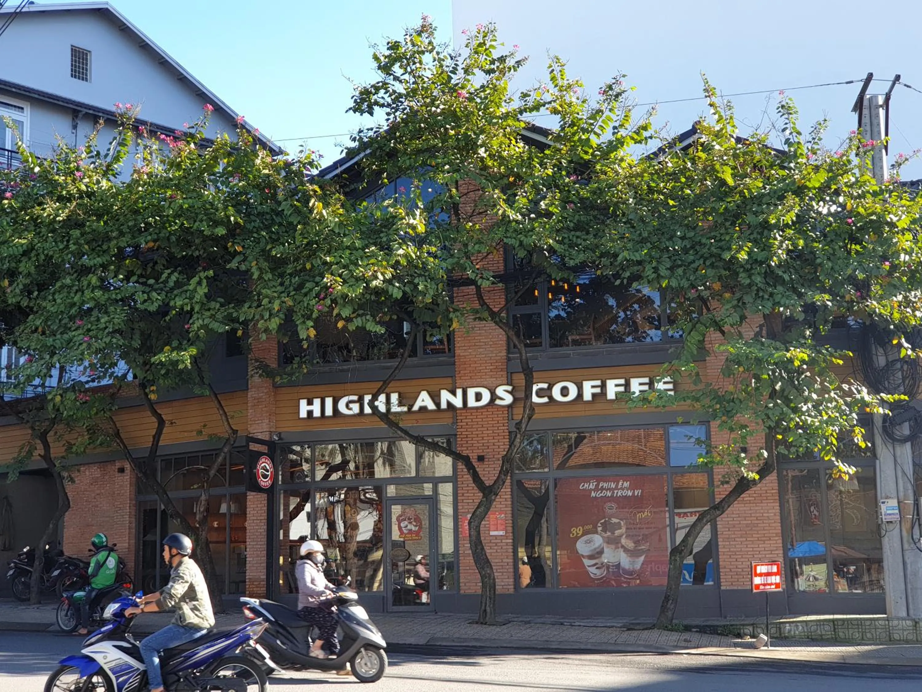 Restaurant/places to eat in New Hampton Suits-Tam Xuan Centre Hotel