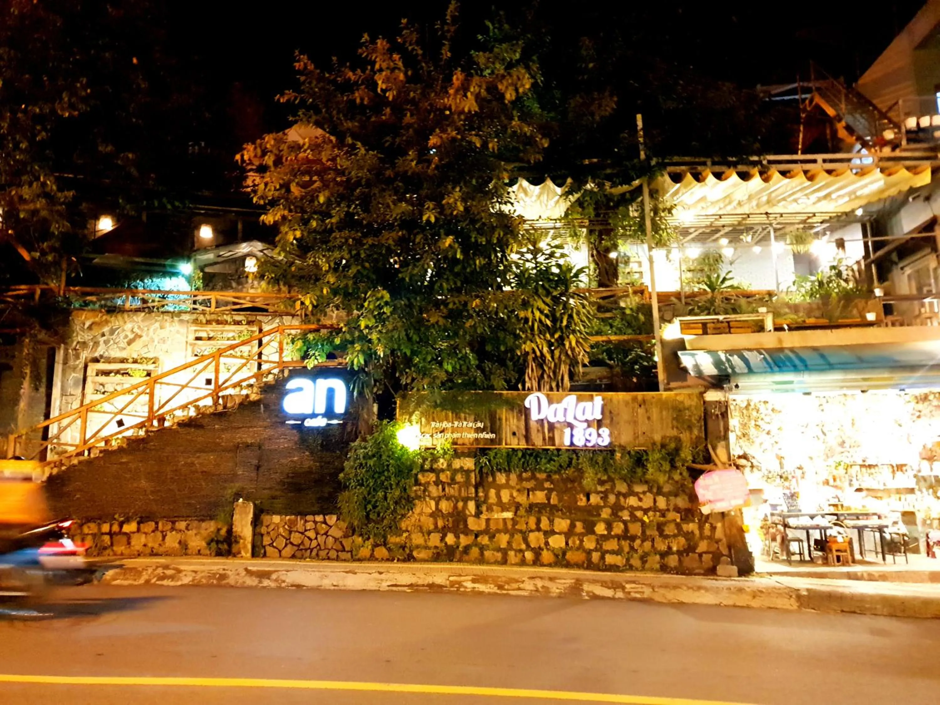 Restaurant/places to eat in New Hampton Suits-Tam Xuan Centre Hotel