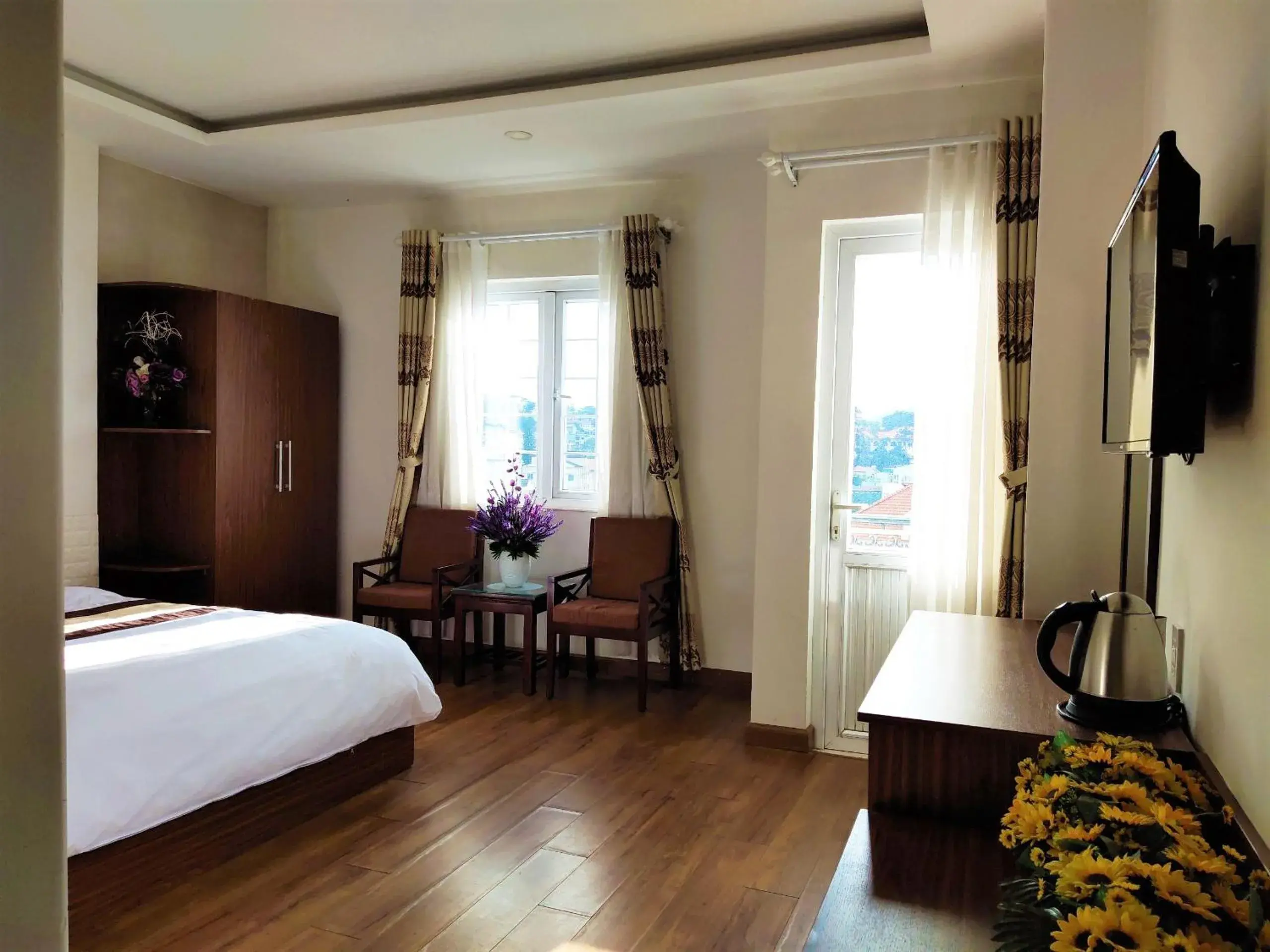 View (from property/room), Bed in New Hampton Suits-Tam Xuan Centre Hotel View (from property/room), Bed in New Hampton Suits-Tam Xuan Centre Hotel