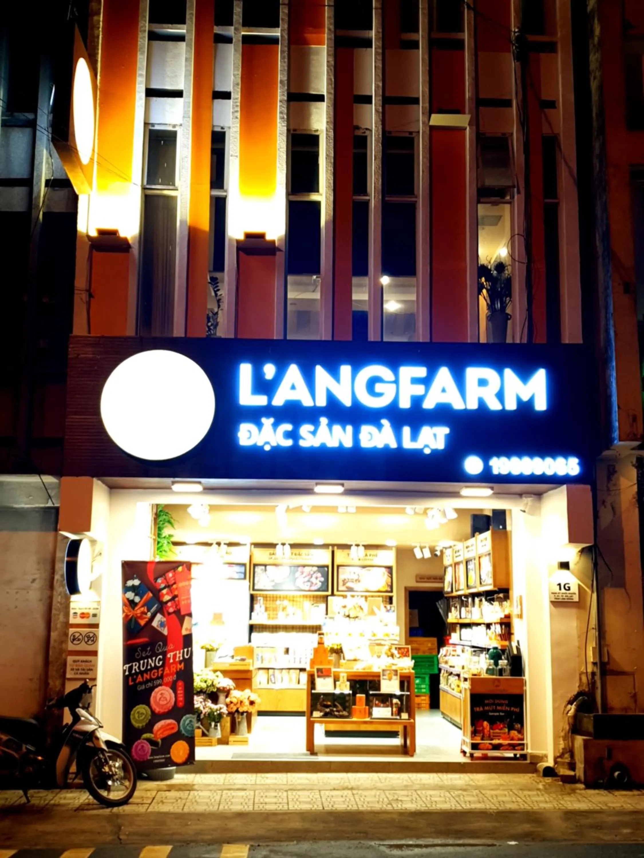 Supermarket/grocery shop in New Hampton Suits-Tam Xuan Centre Hotel