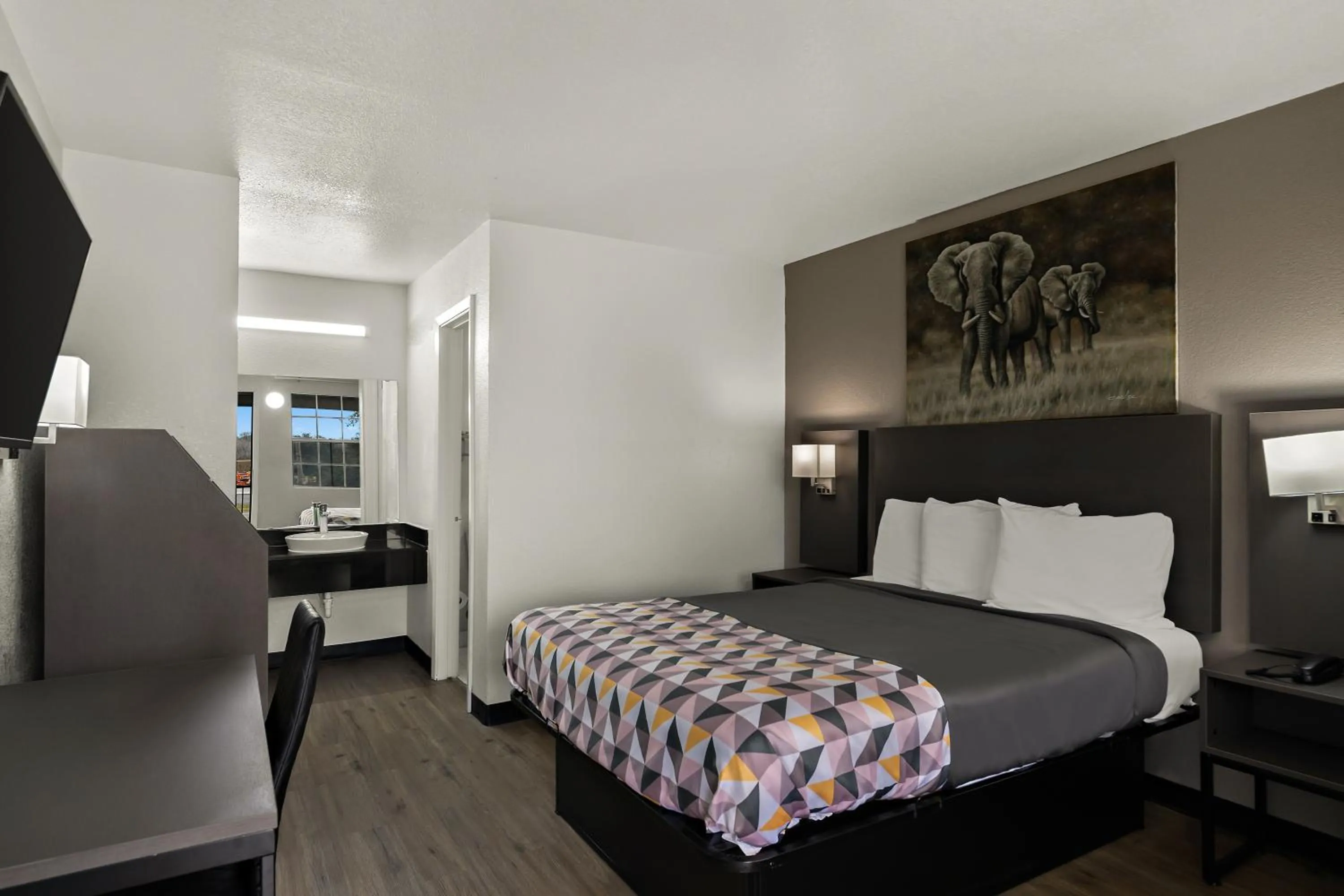 Bed in Knights Inn - Belton/Temple