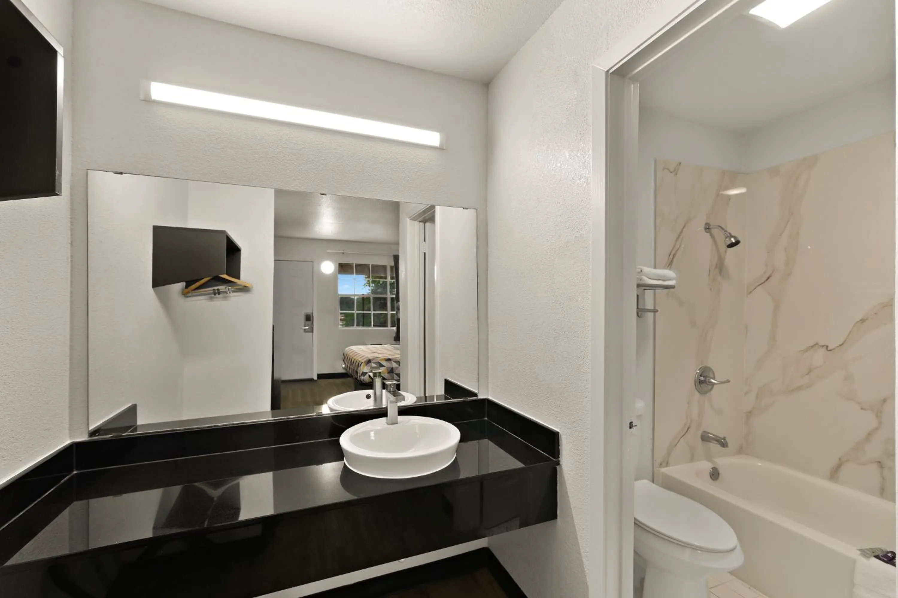 Shower in Knights Inn - Belton/Temple