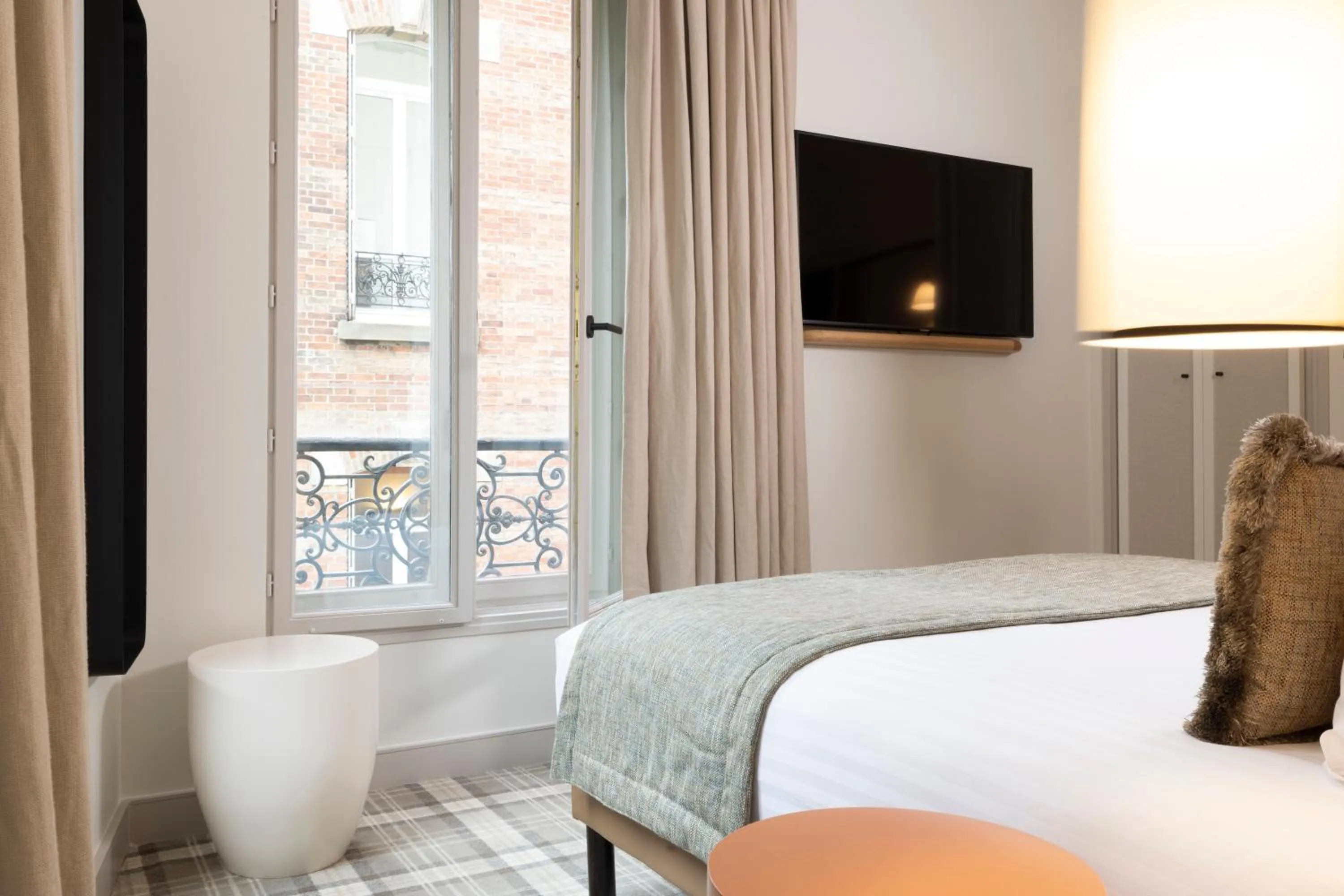 Bedroom, Bed in Hôtel Toujours & Spa