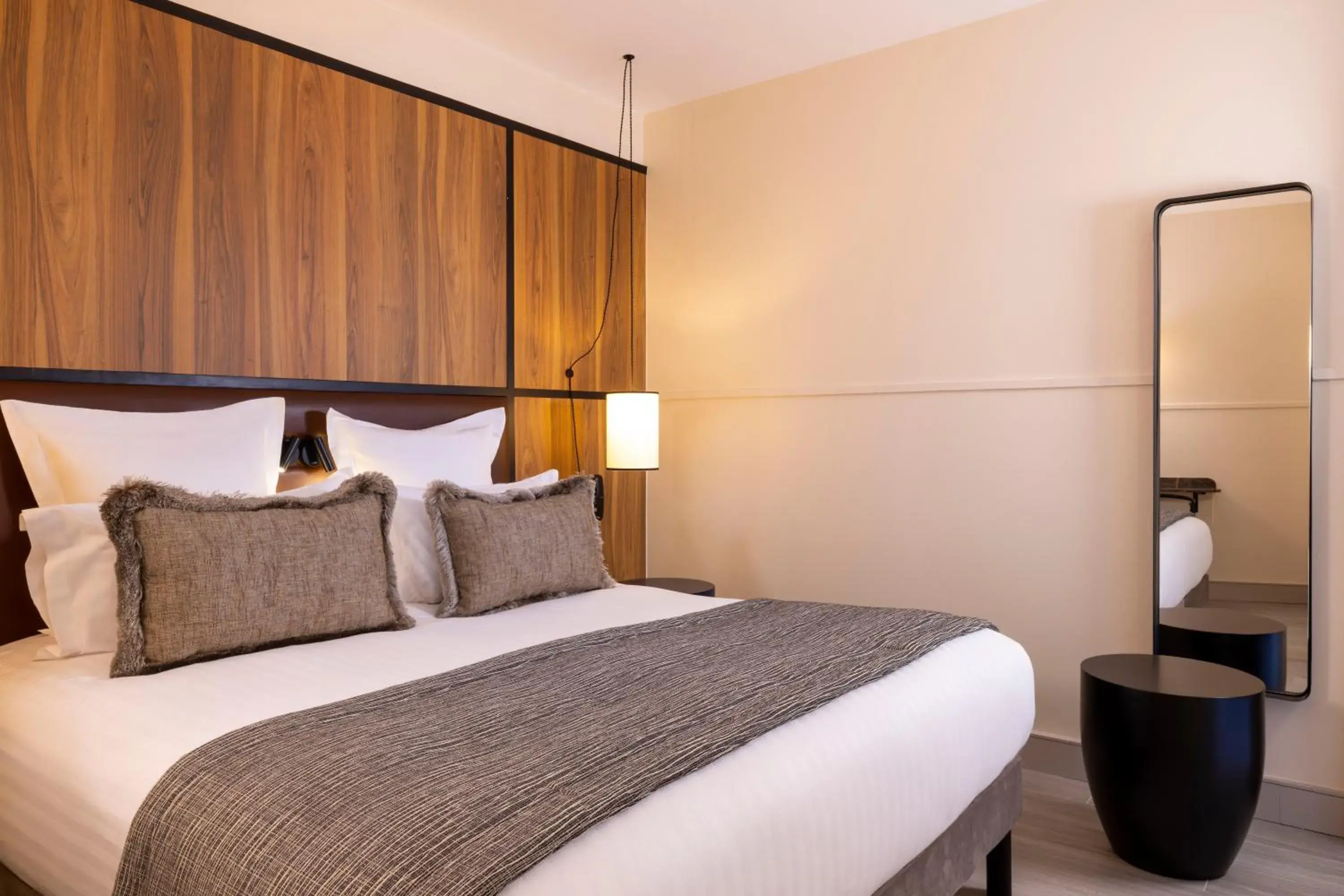 Bedroom, Bed in Hôtel Toujours & Spa Bedroom, Bed in Hôtel Toujours & Spa