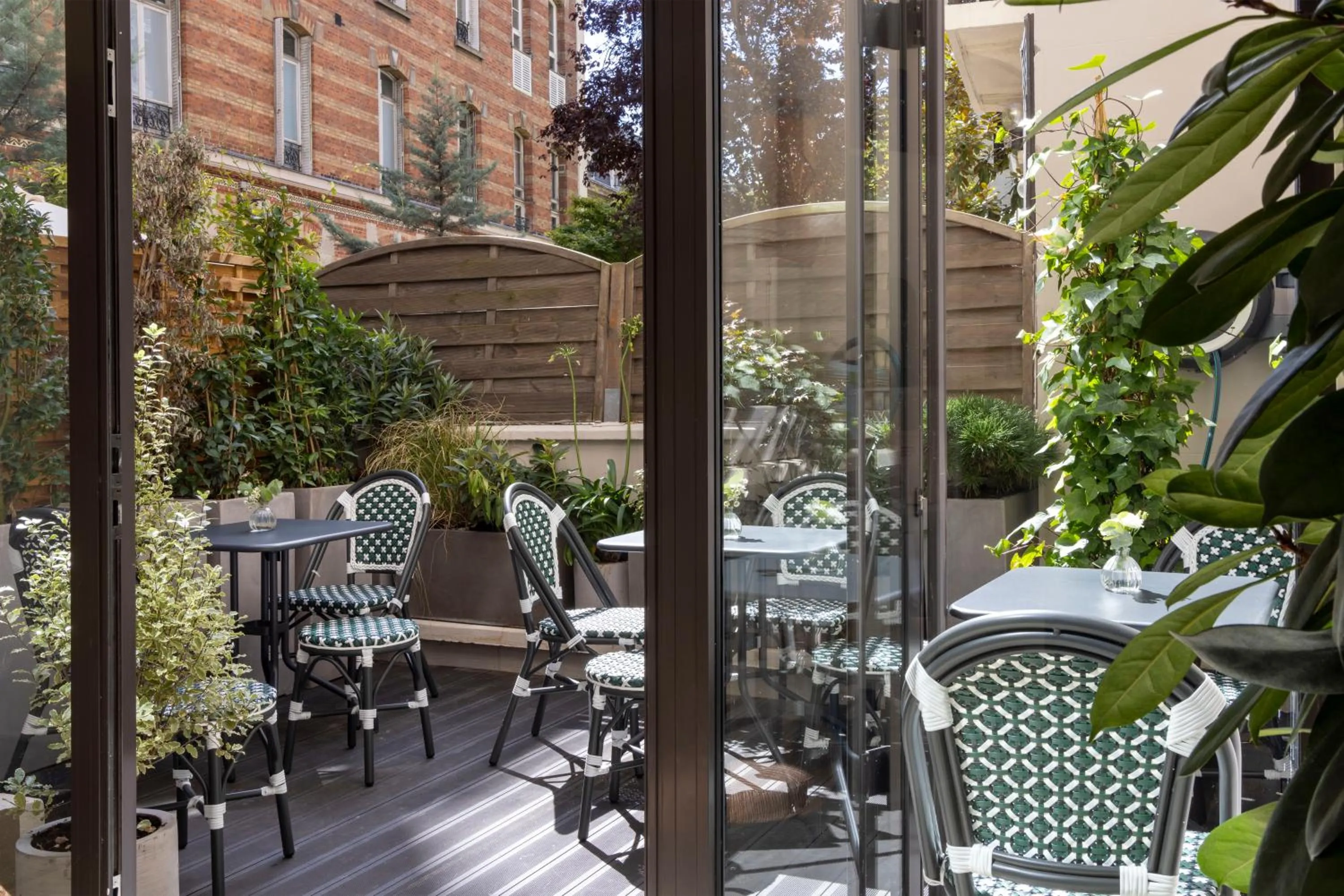 Patio in Hôtel Toujours & Spa