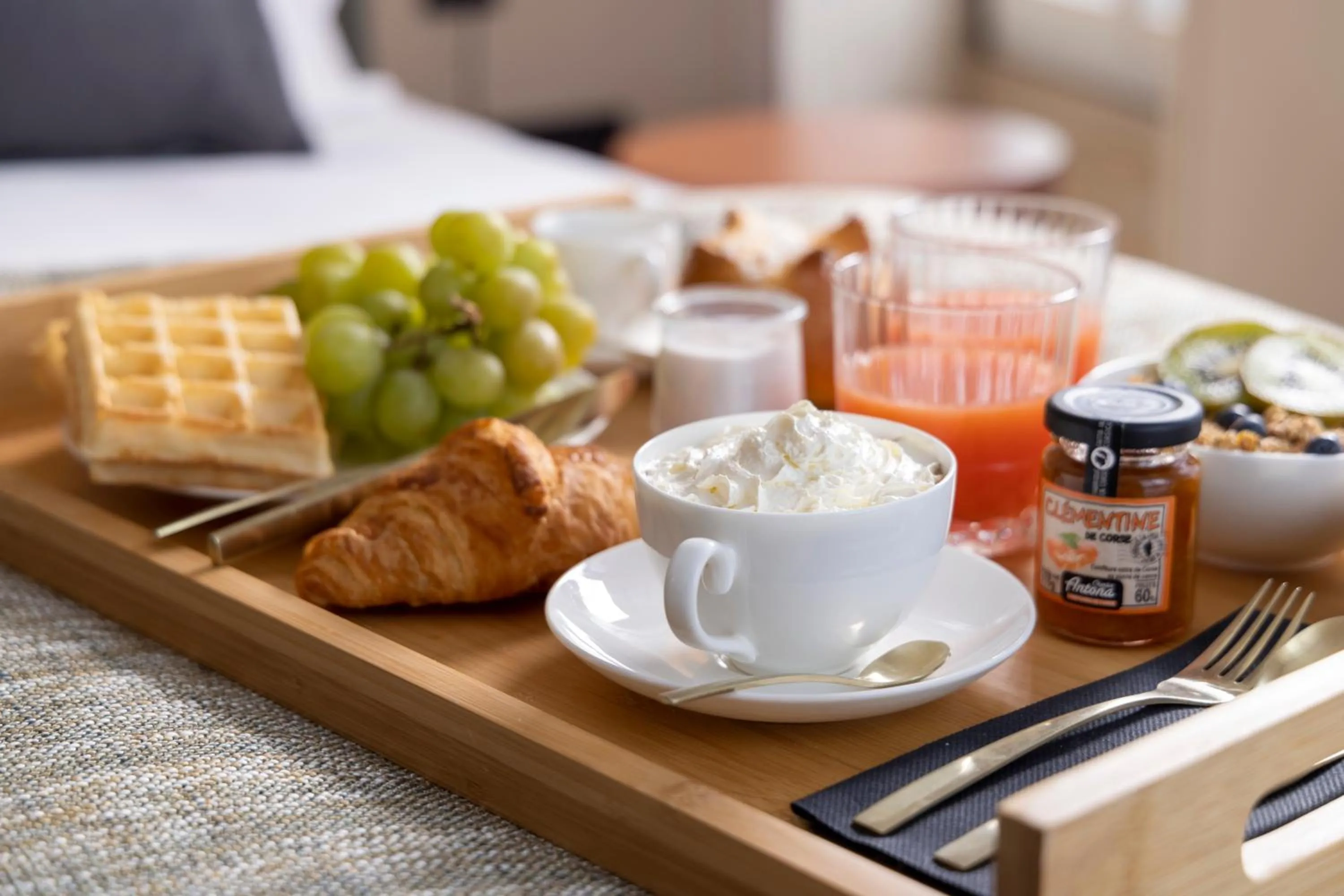 Breakfast in Hôtel Toujours & Spa