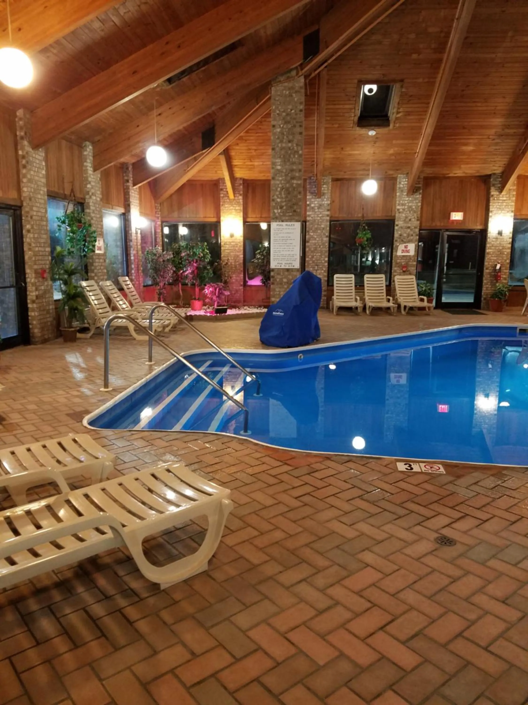 Swimming pool in Baymont by Wyndham Washington Court House