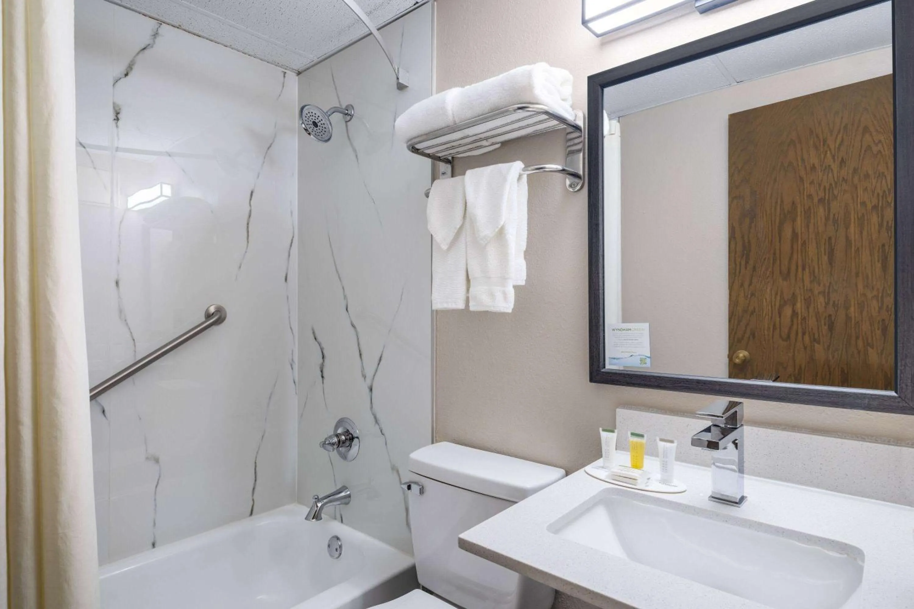 TV and multimedia in Super 8 by Wyndham Owatonna