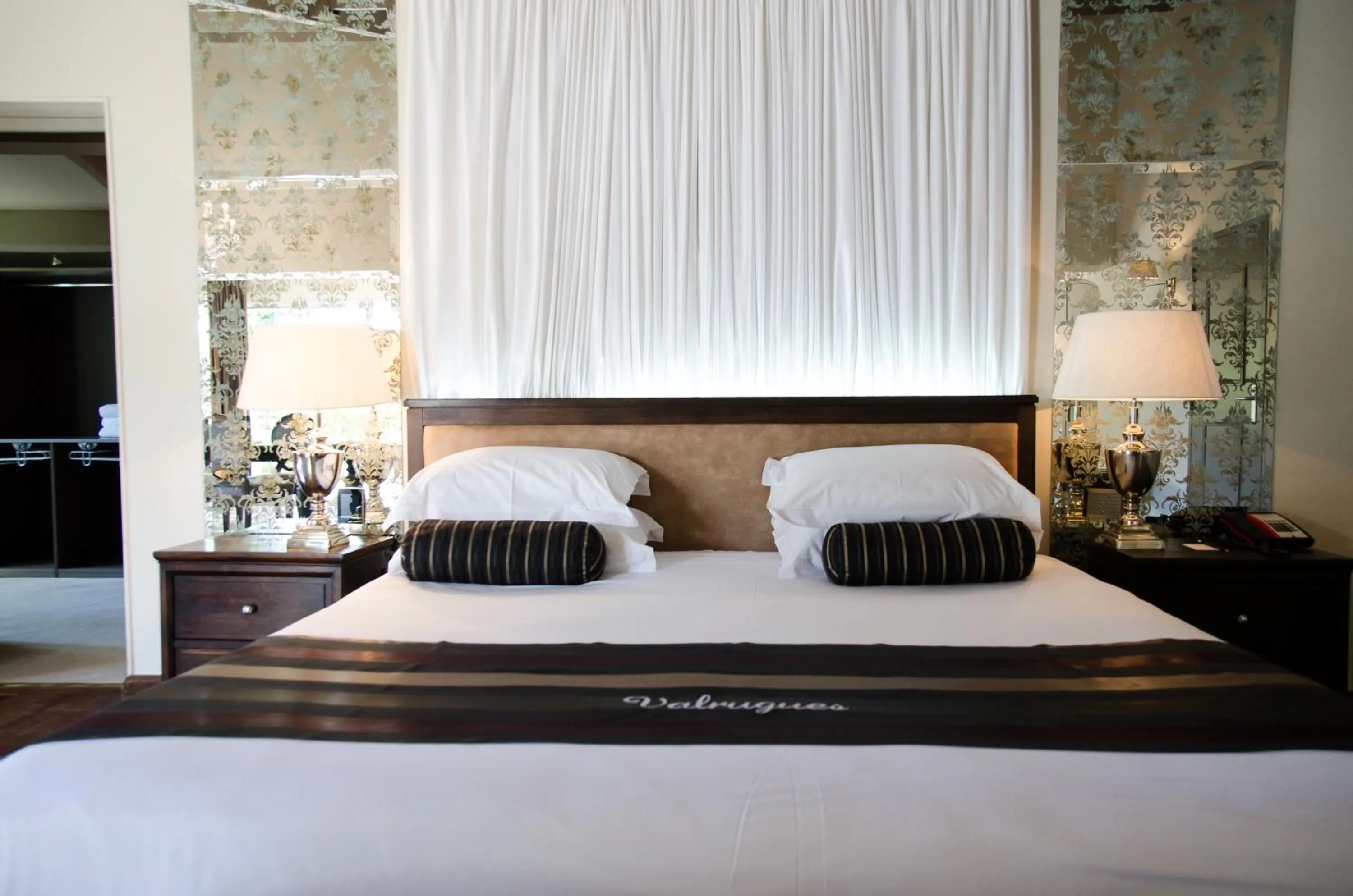 Bedroom, Bed in Le Vallon de Valrugues Hotel Spa & Villas