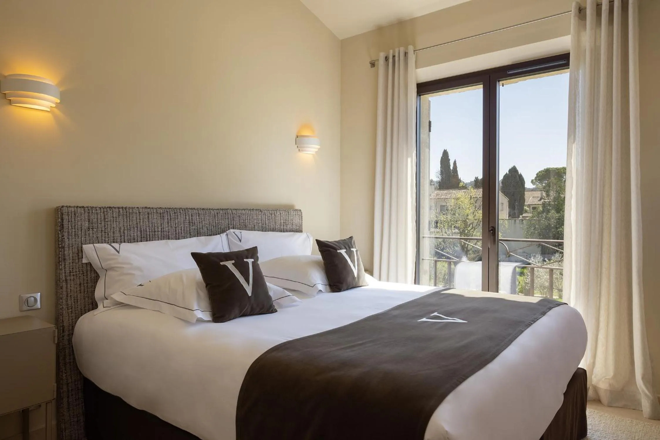 Bedroom, Bed in Le Vallon de Valrugues Hotel Spa & Villas