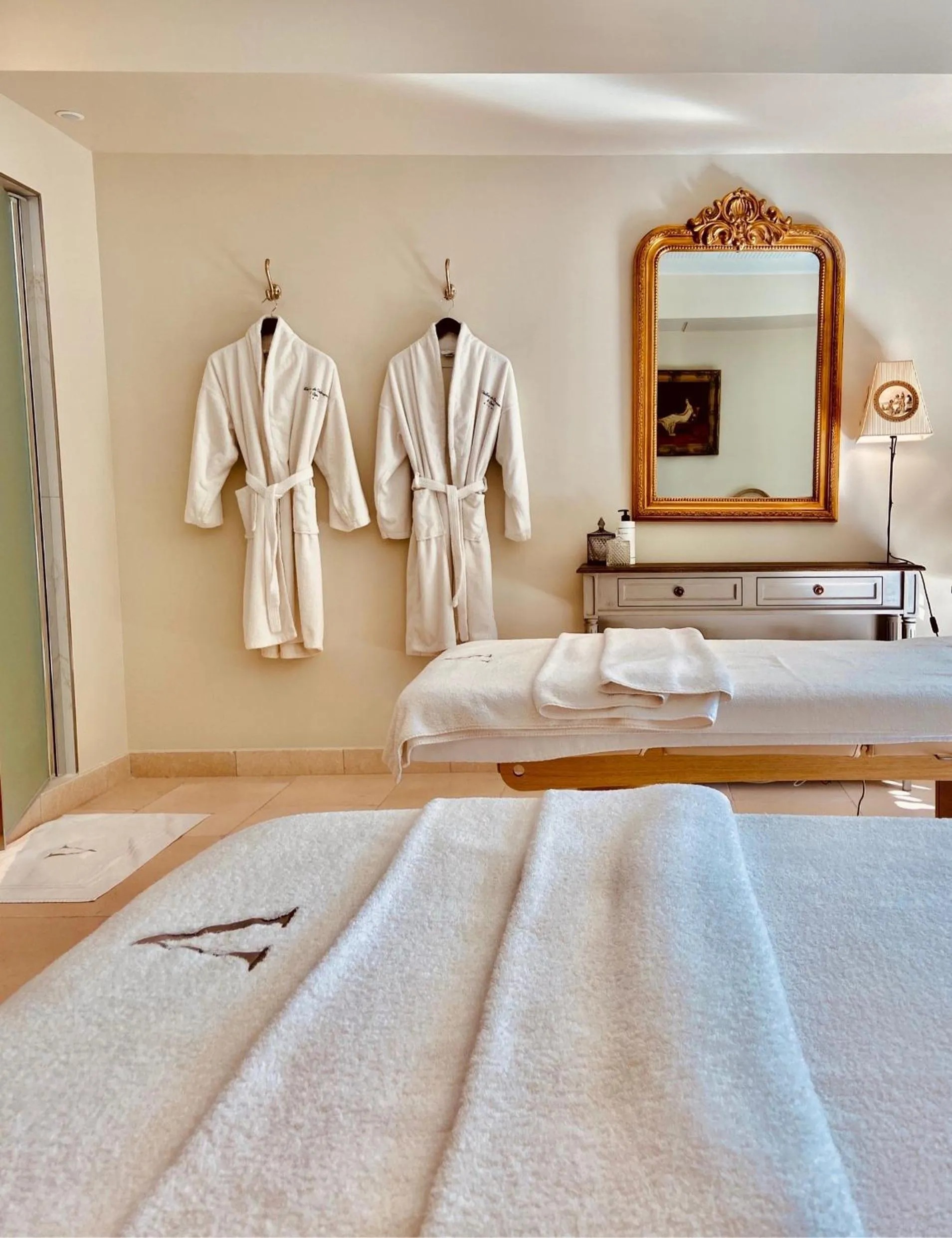 Massage, Bed in Le Vallon de Valrugues Hotel Spa & Villas