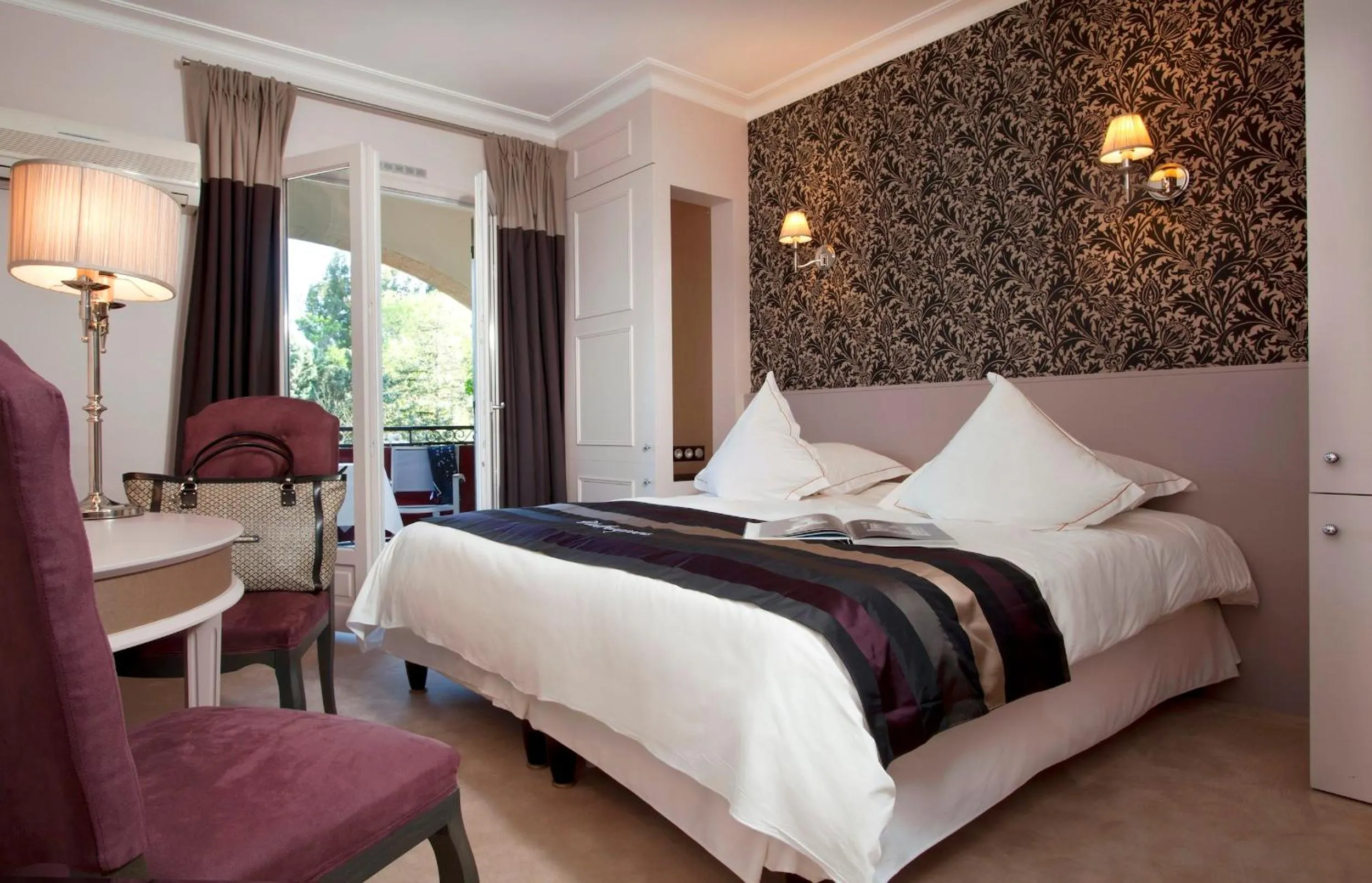 Photo of the whole room, Bed in Le Vallon de Valrugues Hotel Spa & Villas