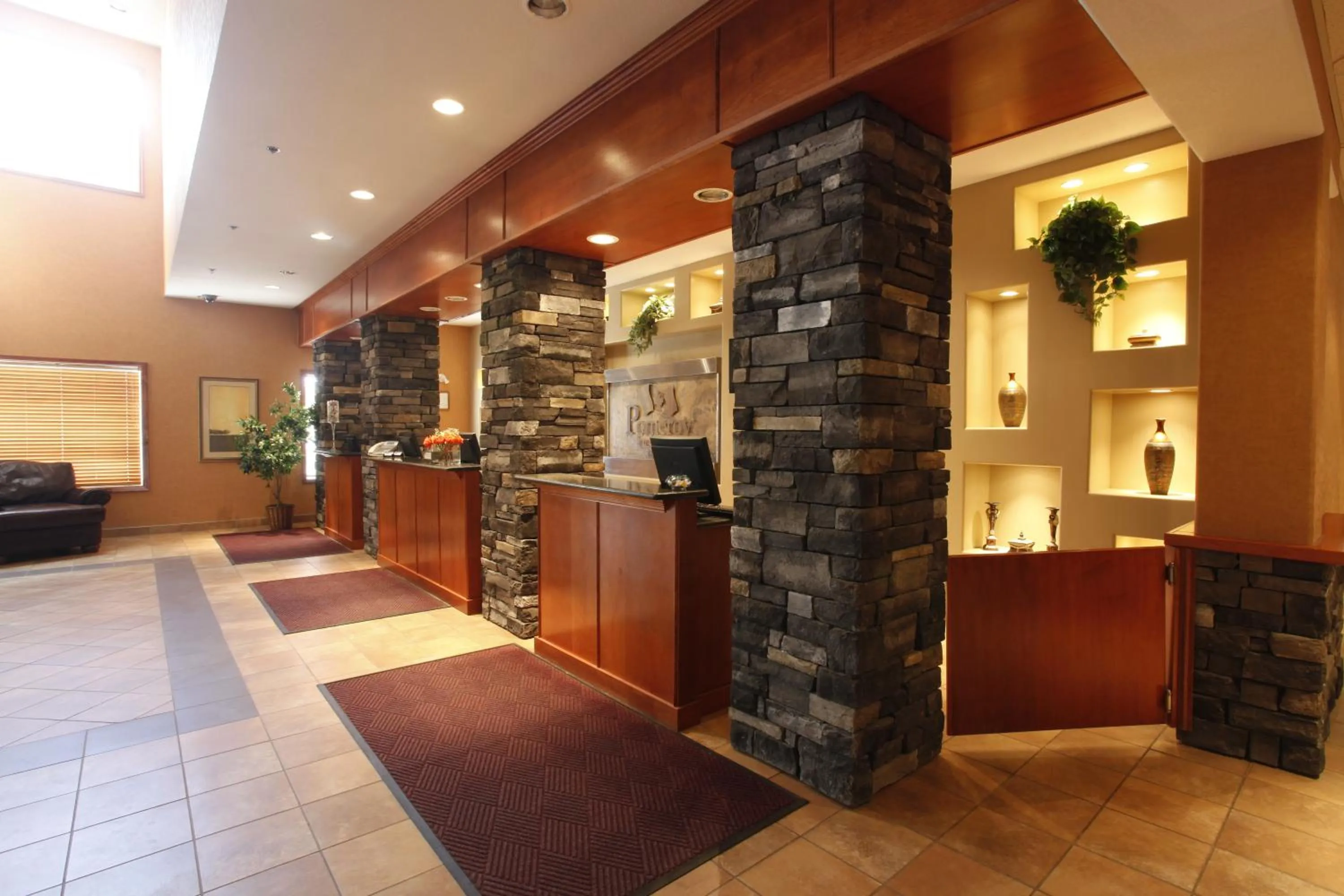 Lobby or reception in Pomeroy Inn and Suites Chetwynd