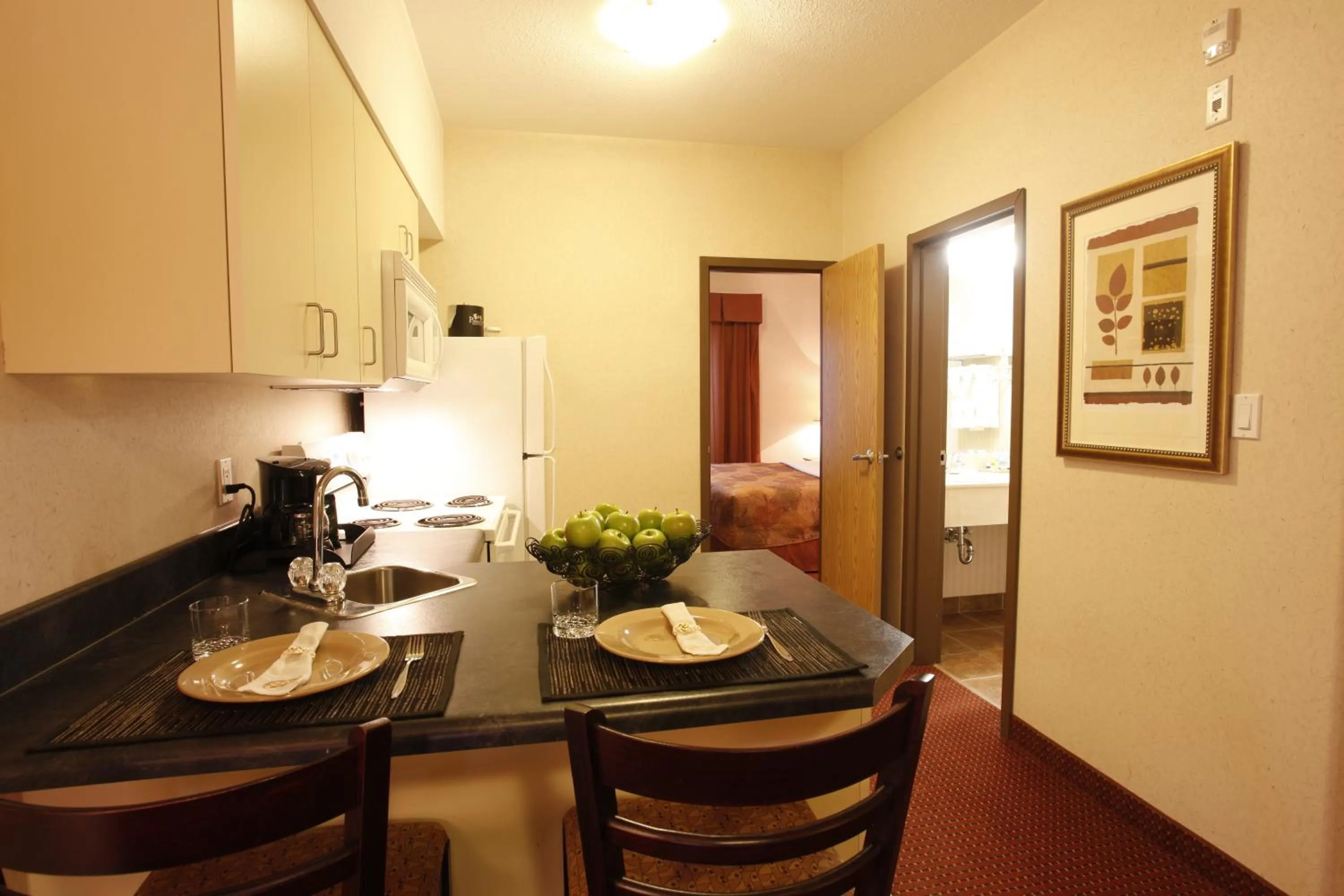 Kitchen or kitchenette in Pomeroy Inn & Suites Fort St. John