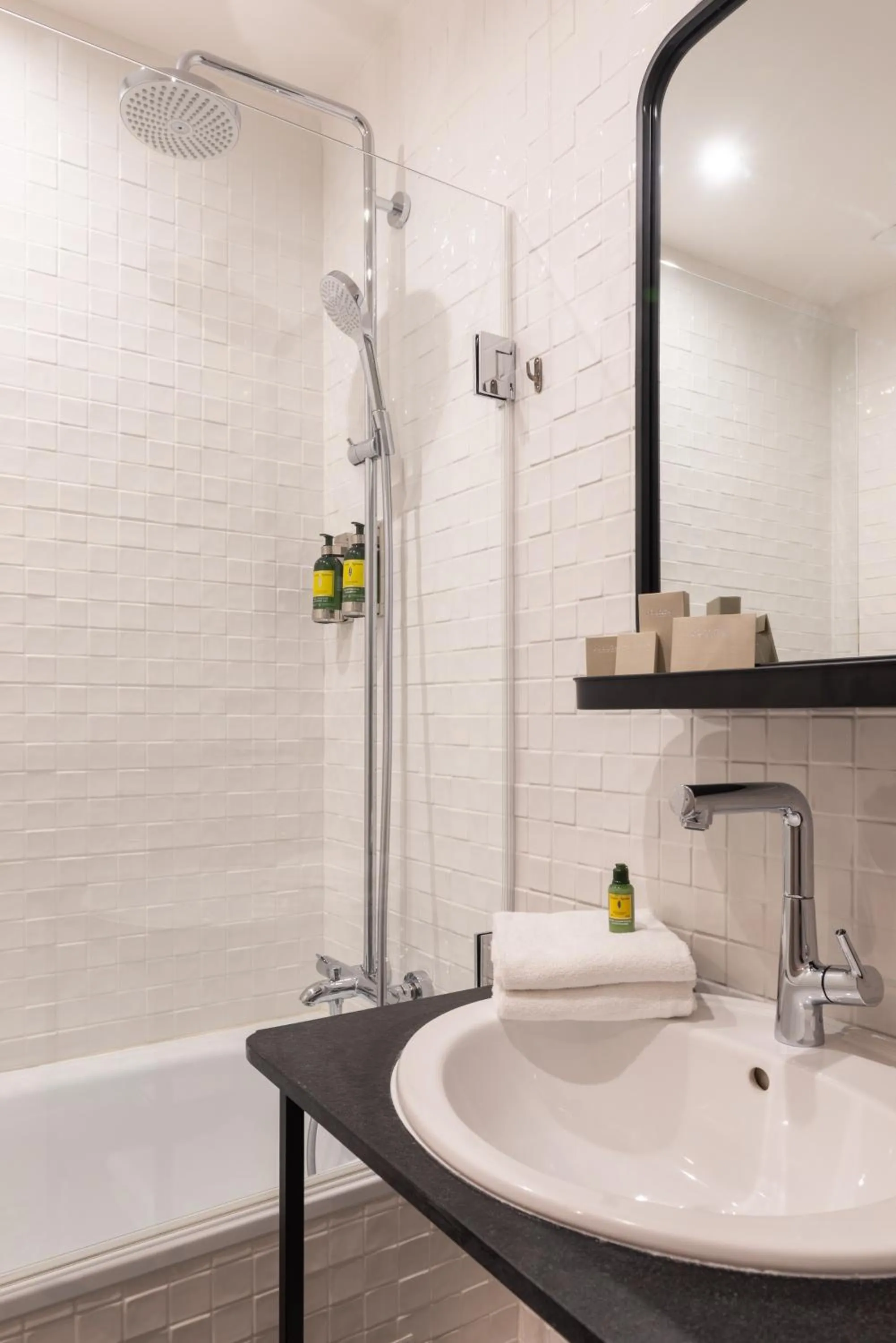 Bathroom in Hotel Touraine Opera