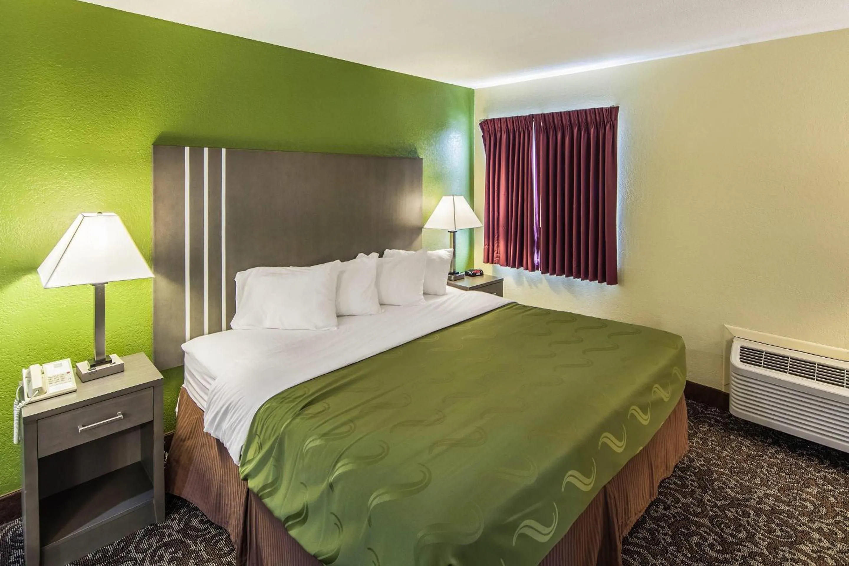 Bedroom, Bed in Quality Inn Decatur near US-224