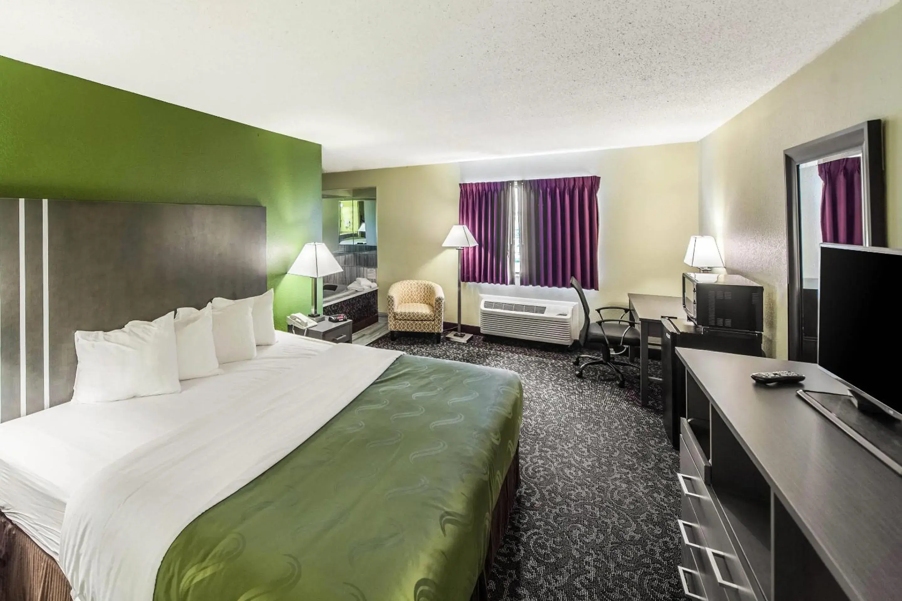 Bedroom, Bed in Quality Inn Decatur near US-224 Bedroom, Bed in Quality Inn Decatur near US-224