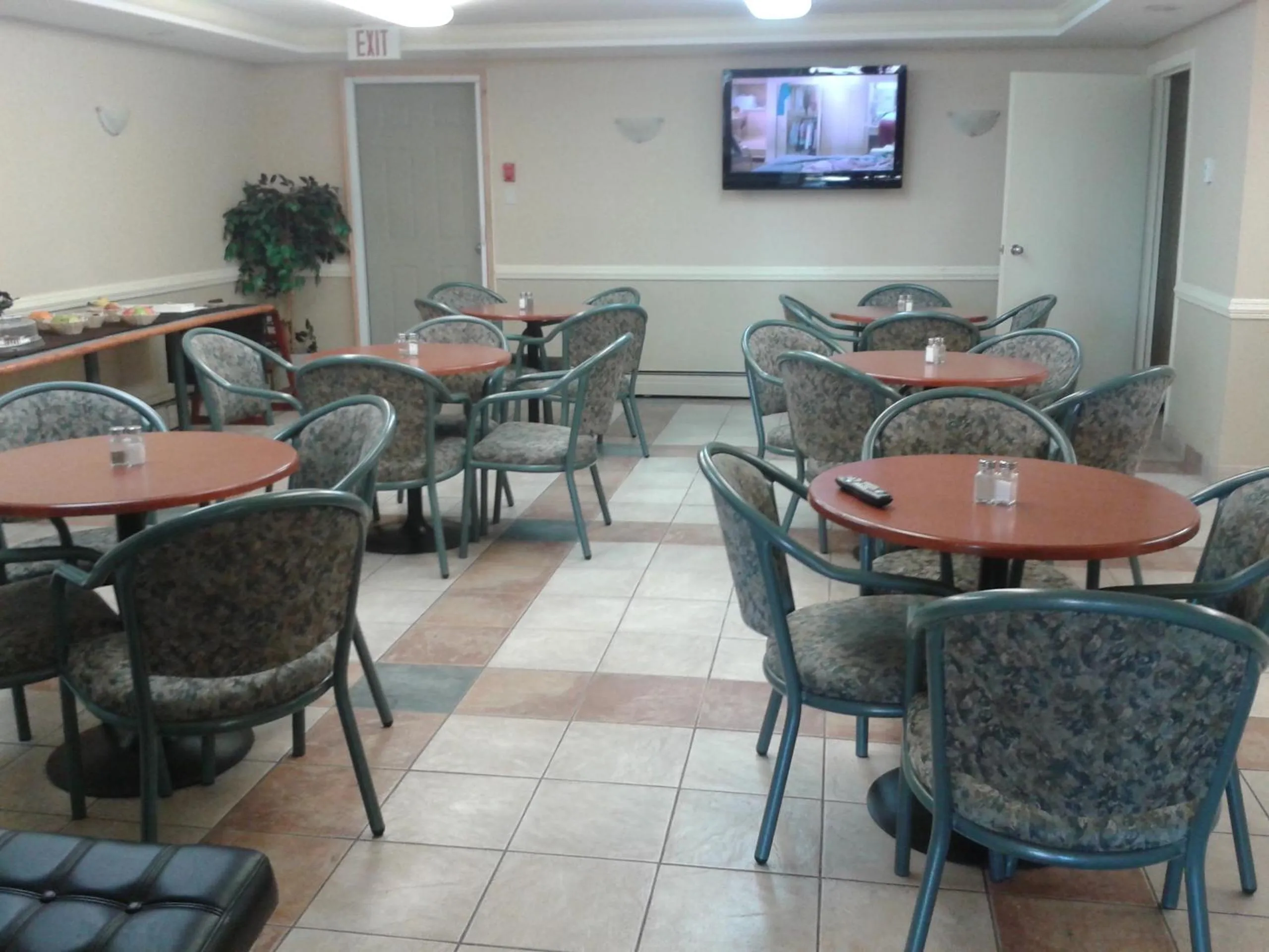 Dining area in Stampeder Inn