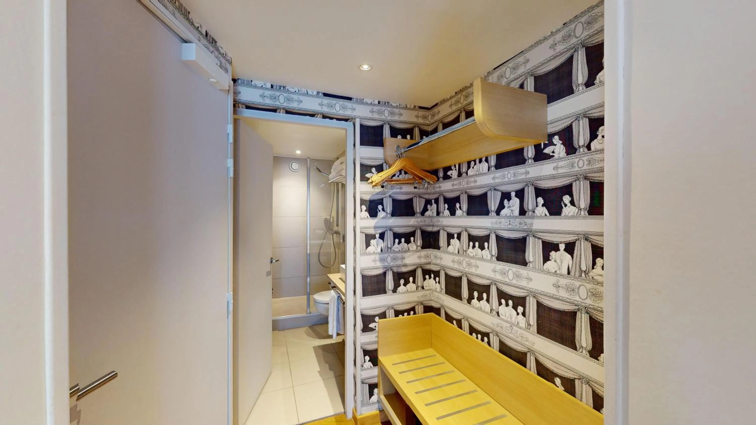 storage in Best Western Hotel Opéra Drouot